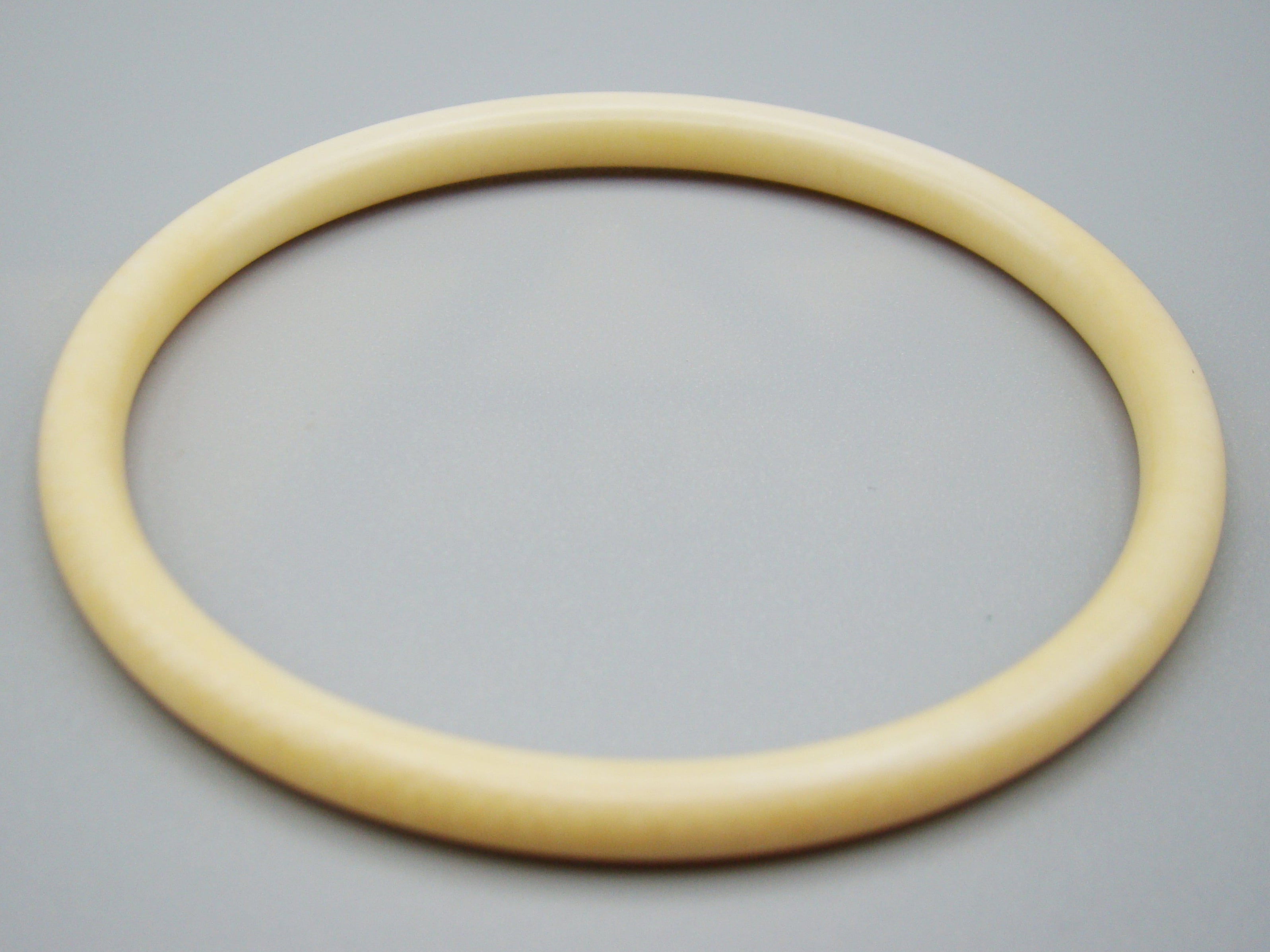 Antique Ivory, Natural Ivory, Ivory Bracelet, Mediterranean Ivory, handcarved Ivory, Asien Ivory, Elephant Ivory