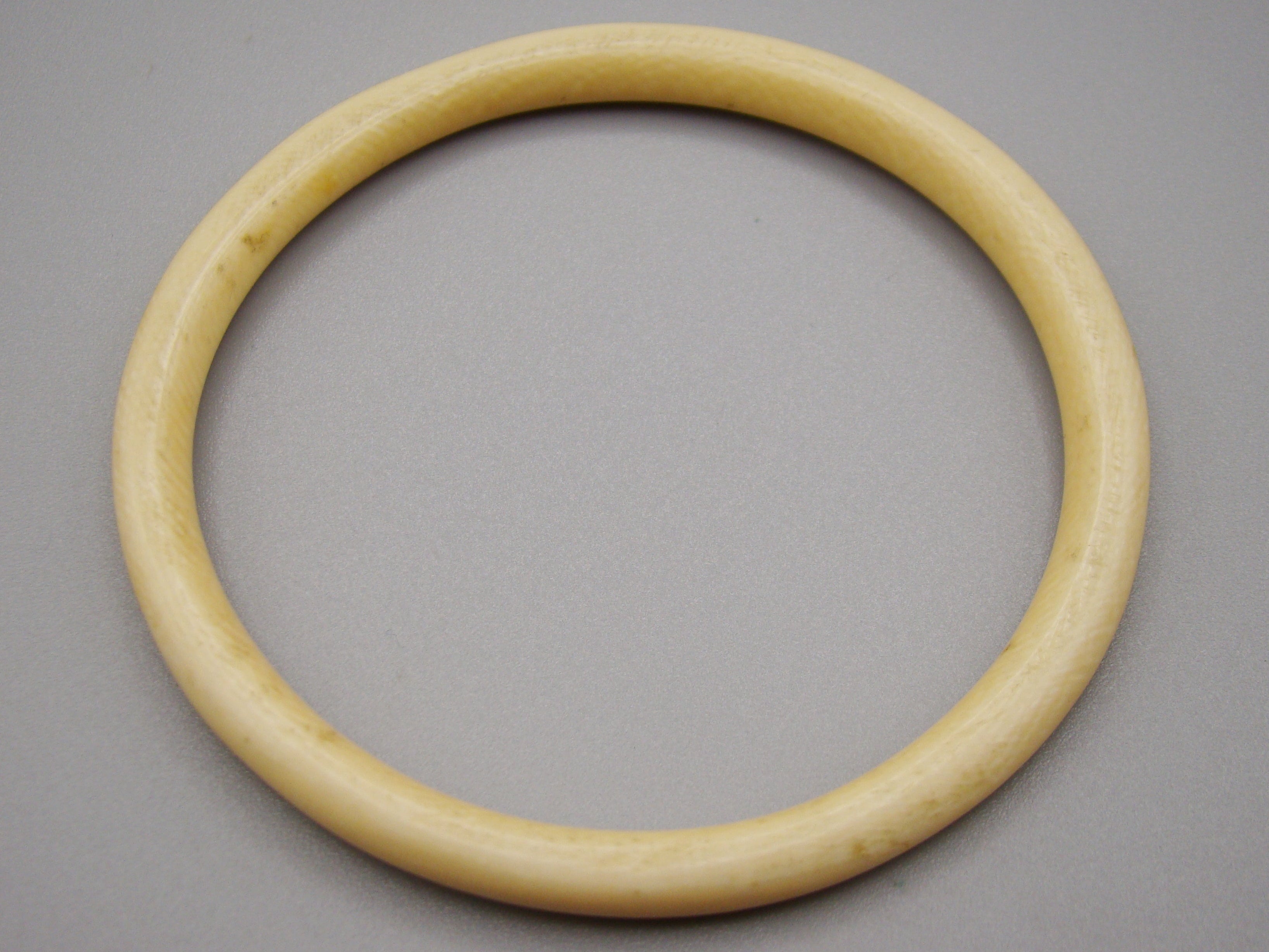 Antique Ivory, Natural Ivory, Ivory Bracelet, Mediterranean Ivory, handcarved Ivory, Asien Ivory, Elephant Ivory