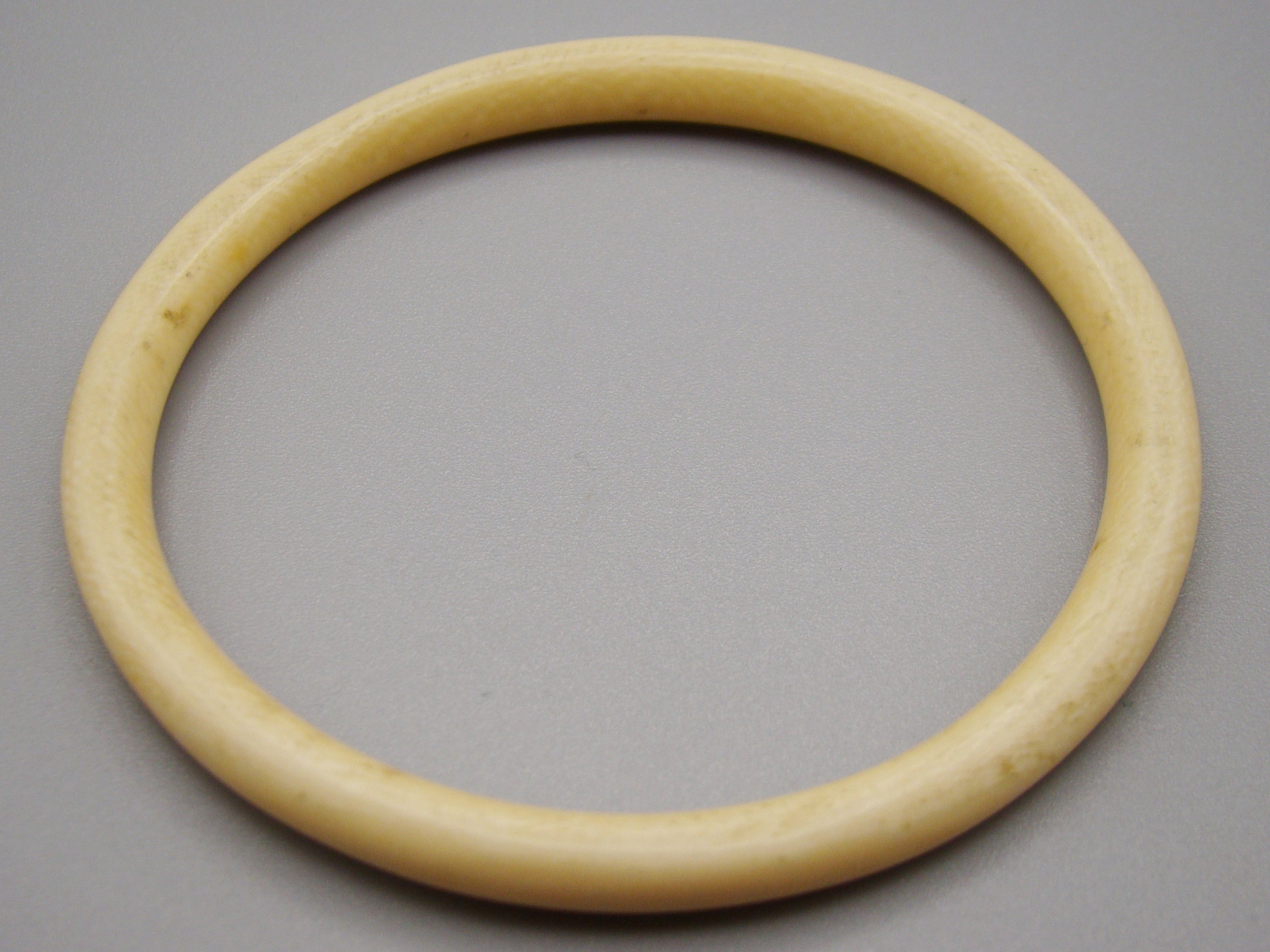 Antique Ivory, Natural Ivory, Ivory Bracelet, Mediterranean Ivory, handcarved Ivory, Asien Ivory, Elephant Ivory