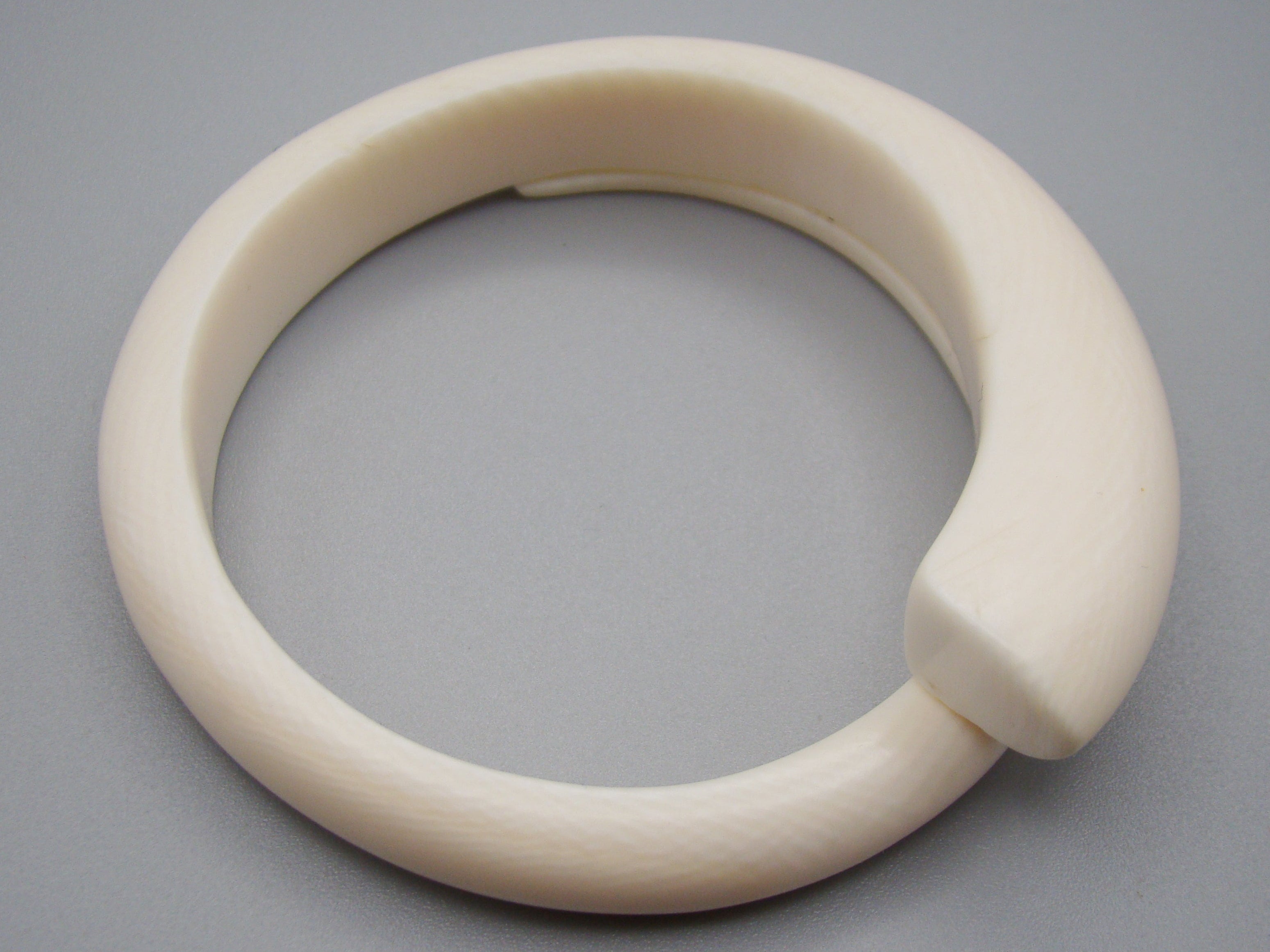 Antique Natural Elephant Ivory Bracelet - Kingdom of Antique Arts