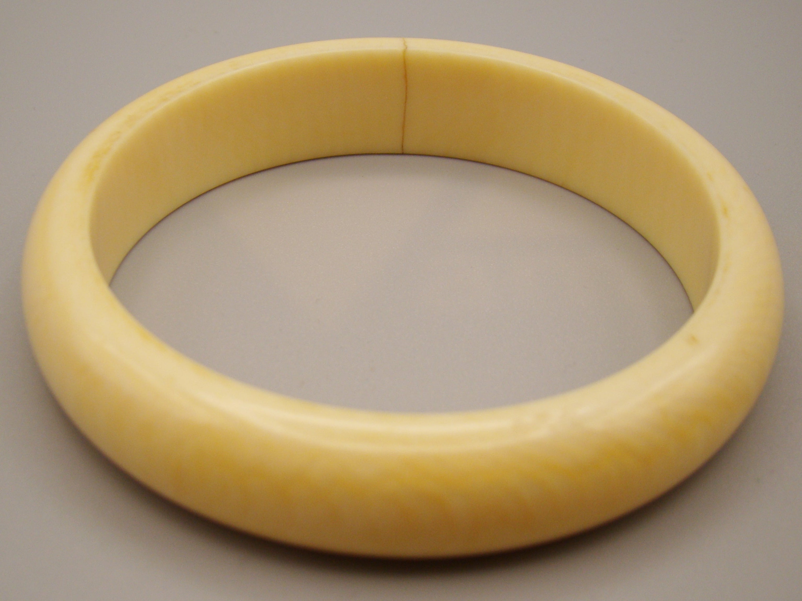 Antique Ivory, Natural Ivory, Ivory Bracelet, Mediterranean Ivory, handcarved Ivory, Asien Ivory, Elephant Ivory