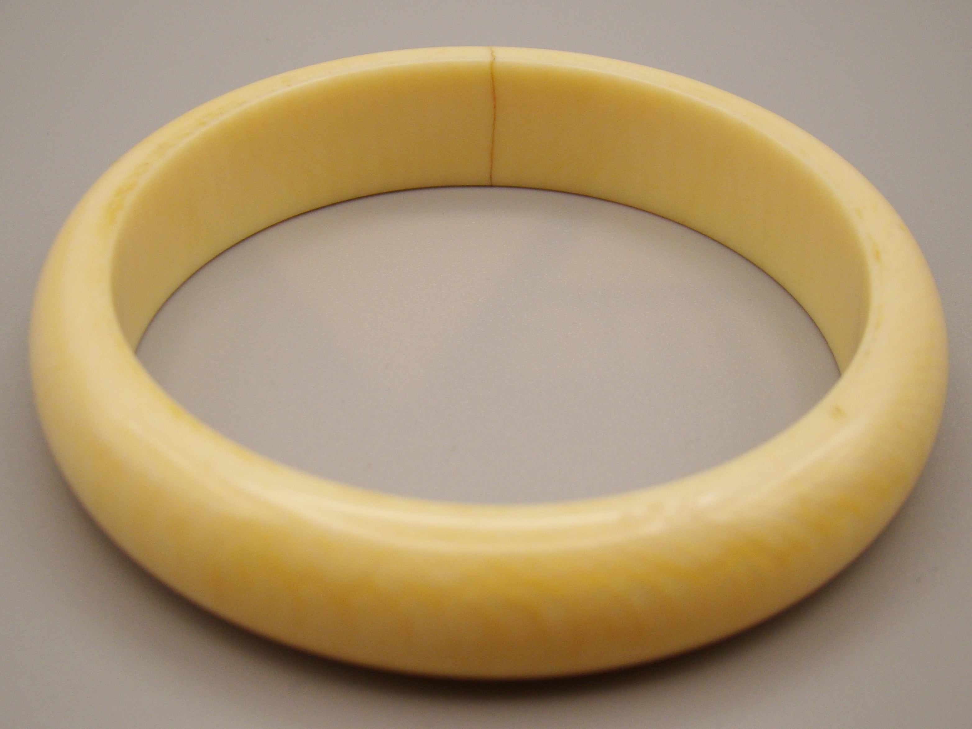 Antique Ivory, Natural Ivory, Ivory Bracelet, Mediterranean Ivory, handcarved Ivory, Asien Ivory, Elephant Ivory
