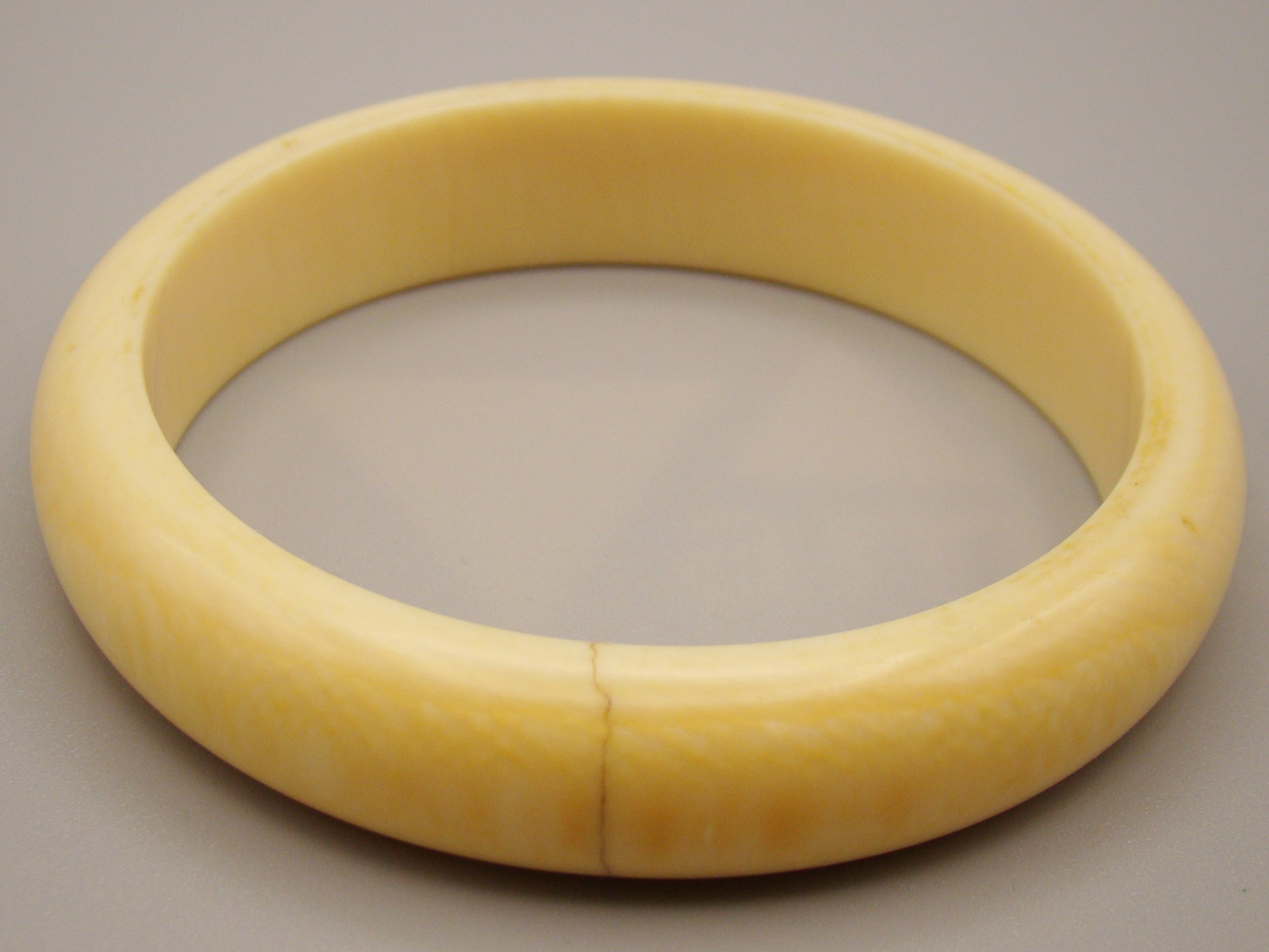 Antique Ivory, Natural Ivory, Ivory Bracelet, Mediterranean Ivory, handcarved Ivory, Asien Ivory, Elephant Ivory