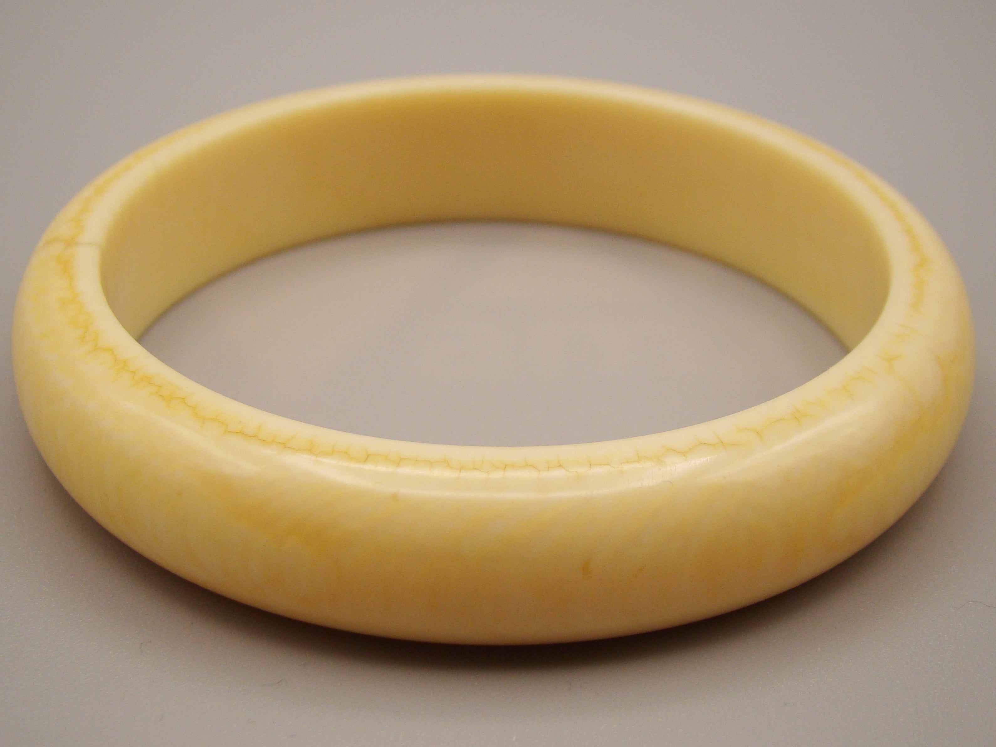 Antique Ivory, Natural Ivory, Ivory Bracelet, Mediterranean Ivory, handcarved Ivory, Asien Ivory, Elephant Ivory