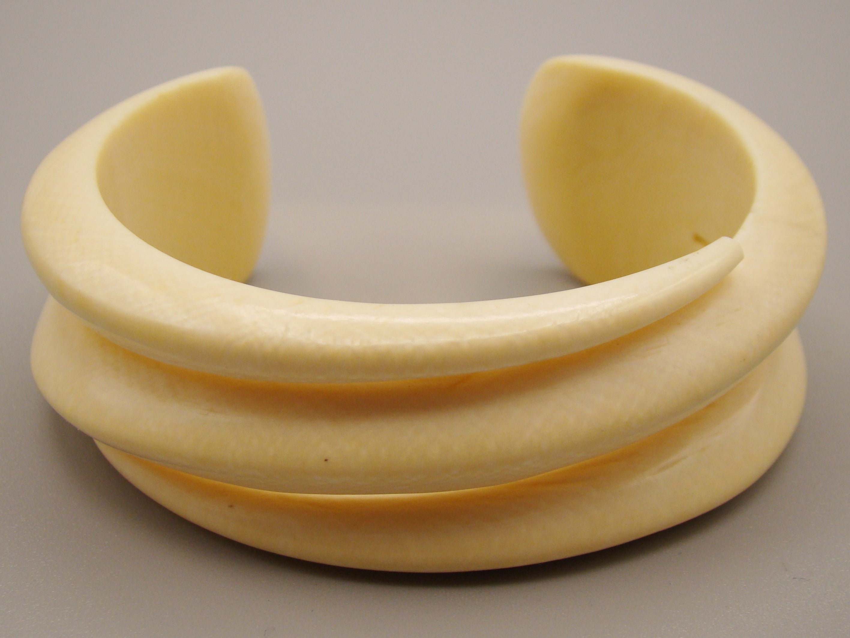 Antique Ivory, Natural Ivory, Ivory Bracelet, Mediterranean Ivory, handcarved Ivory, Asien Ivory, Elephant Ivory