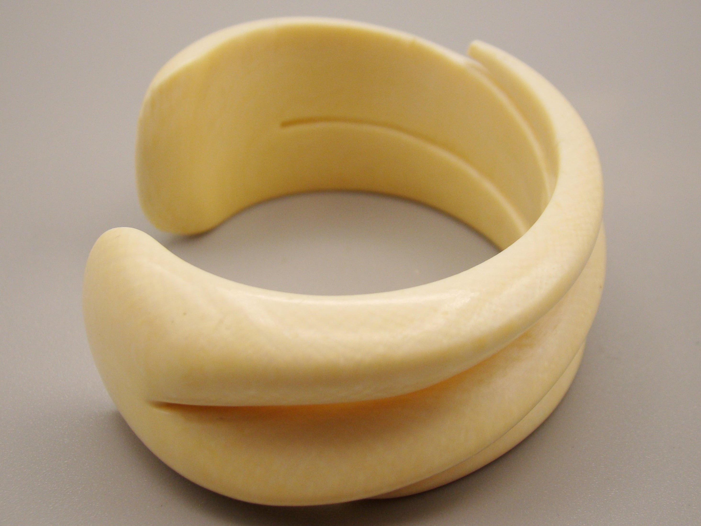 Antique Ivory, Natural Ivory, Ivory Bracelet, Mediterranean Ivory, handcarved Ivory, Asien Ivory, Elephant Ivory