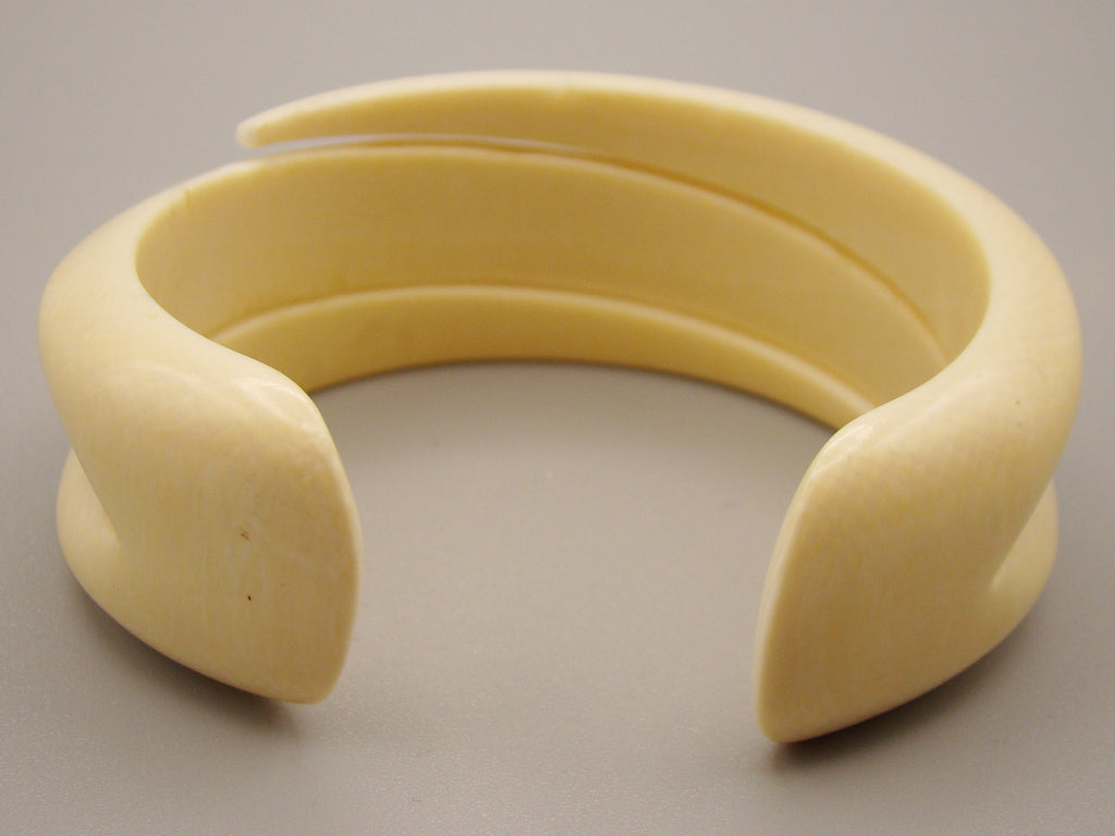 Antique Ivory, Natural Ivory, Ivory Bracelet, Mediterranean Ivory, handcarved Ivory, Asien Ivory, Elephant Ivory