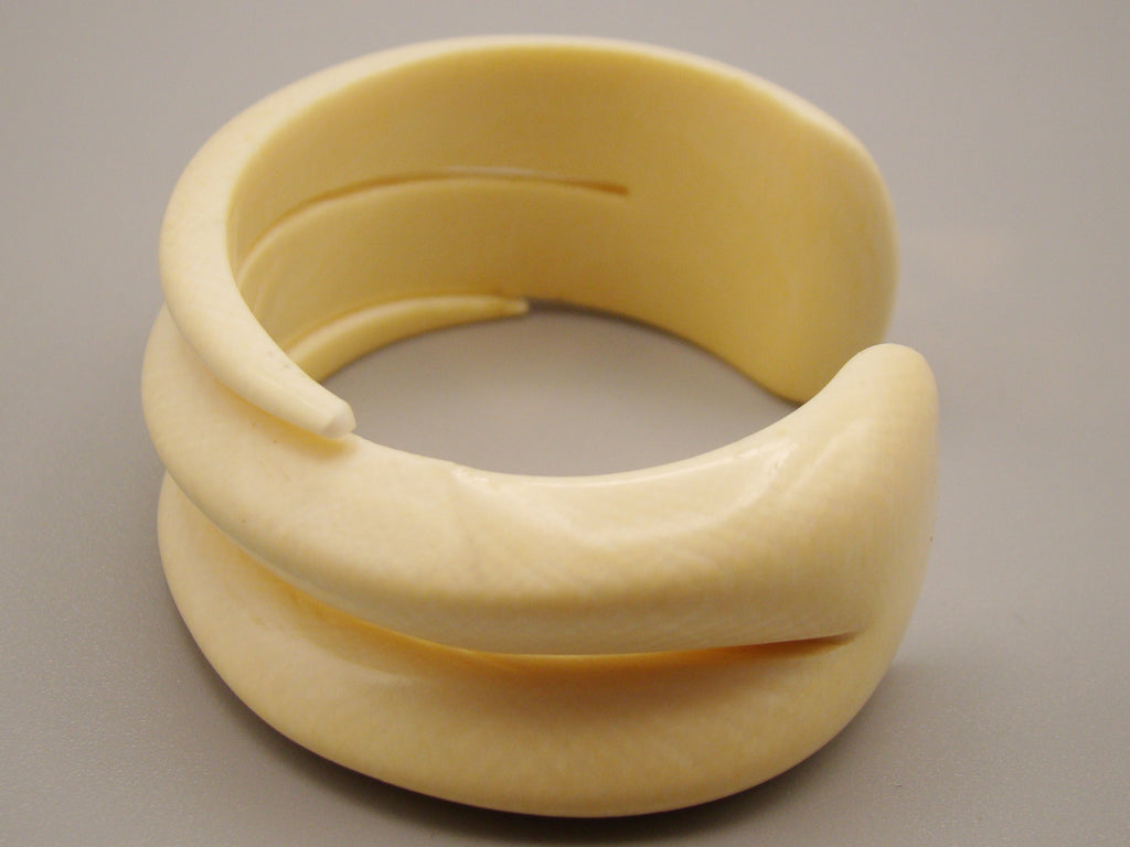 Antique Ivory, Natural Ivory, Ivory Bracelet, Mediterranean Ivory, handcarved Ivory, Asien Ivory, Elephant Ivory