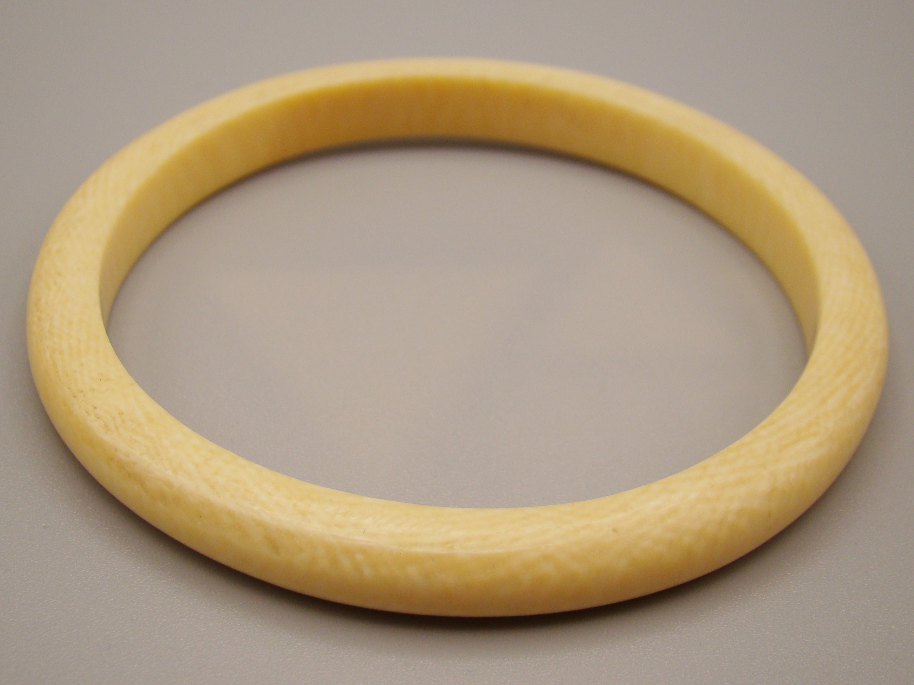 Antique Ivory, Natural Ivory, Ivory Bracelet, Mediterranean Ivory, handcarved Ivory, Asien Ivory, Elephant Ivory