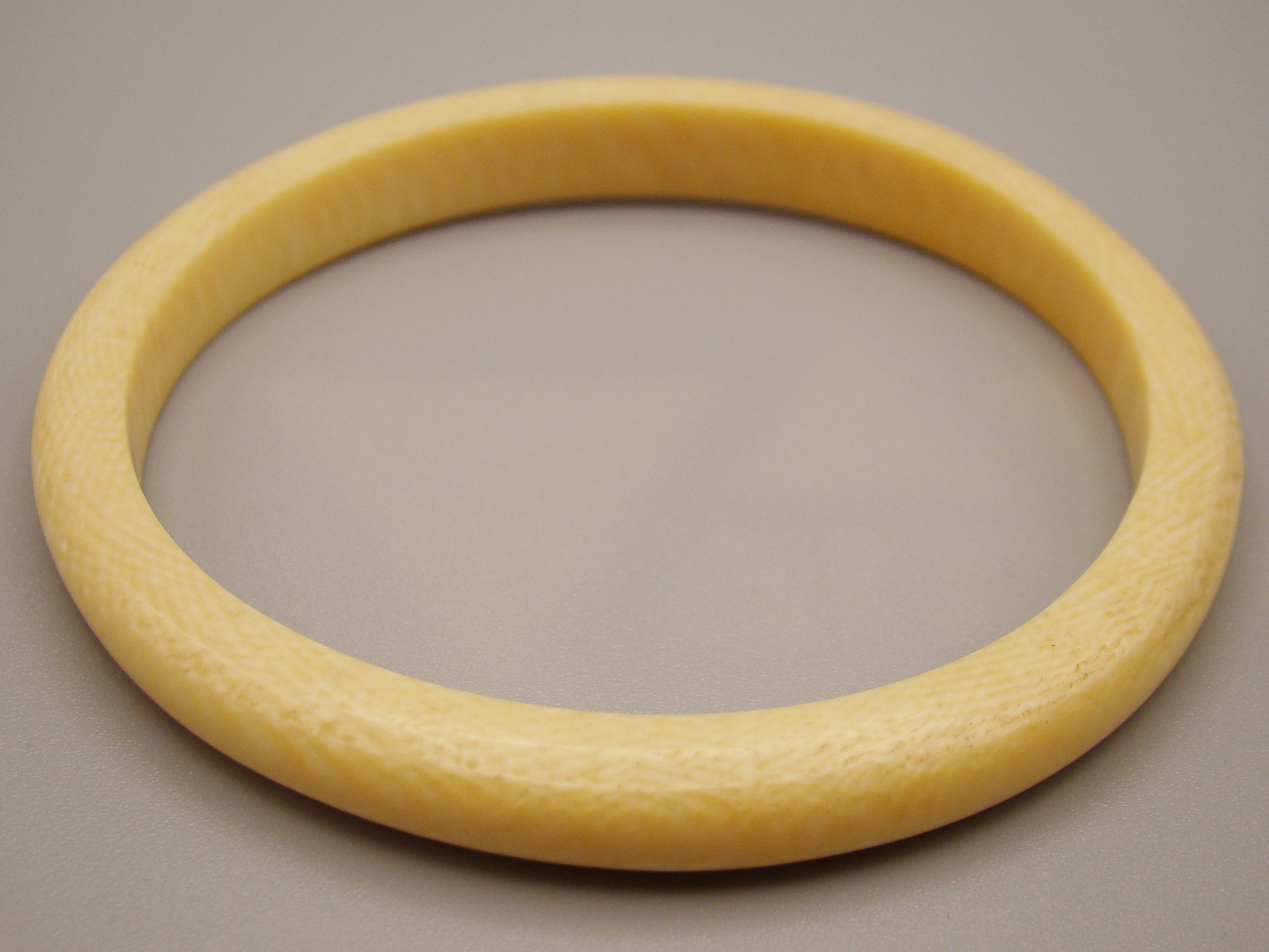 Antique Ivory, Natural Ivory, Ivory Bracelet, Mediterranean Ivory, handcarved Ivory, Asien Ivory, Elephant Ivory