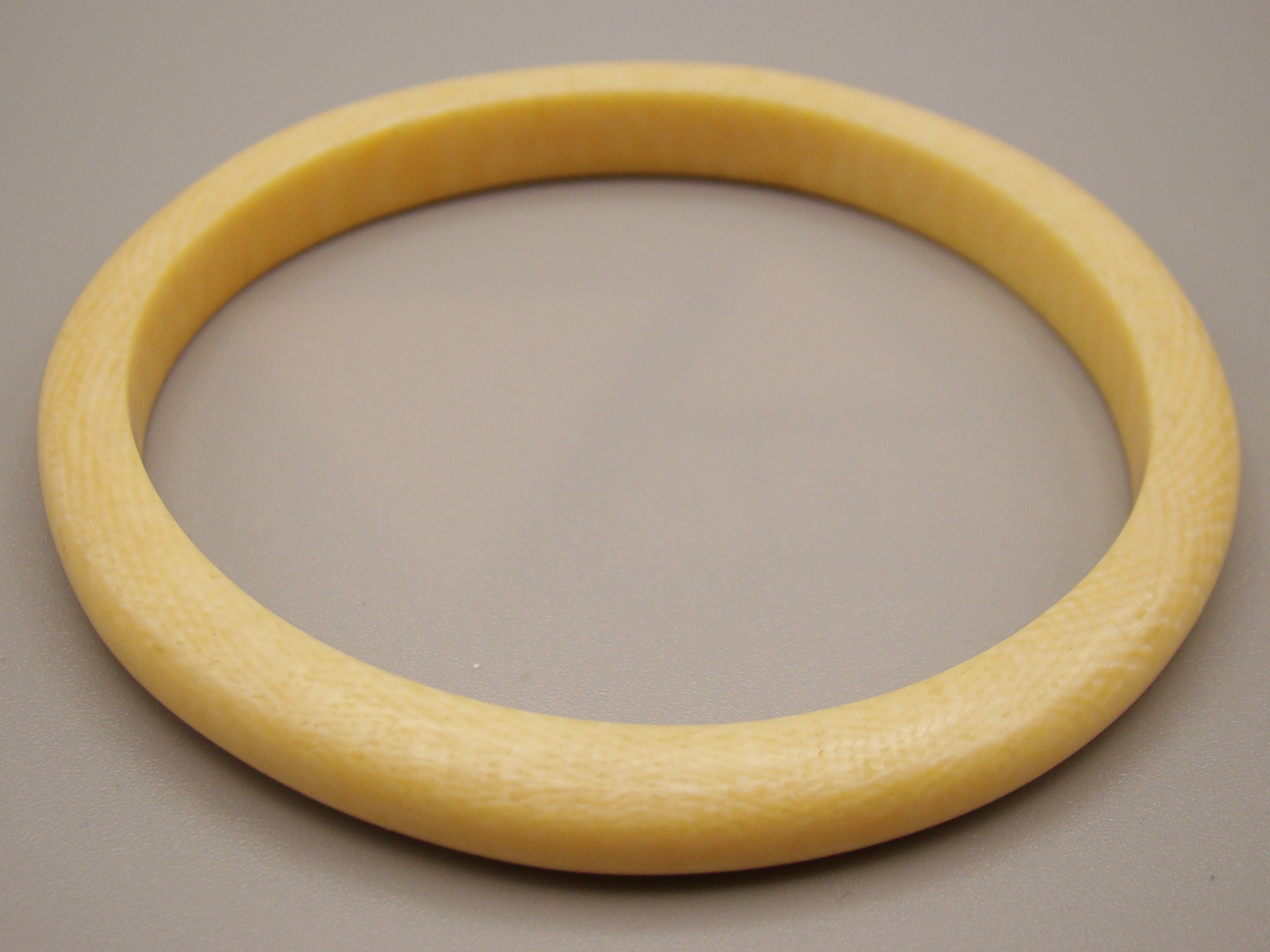 Antique Ivory, Natural Ivory, Ivory Bracelet, Mediterranean Ivory, handcarved Ivory, Asien Ivory, Elephant Ivory