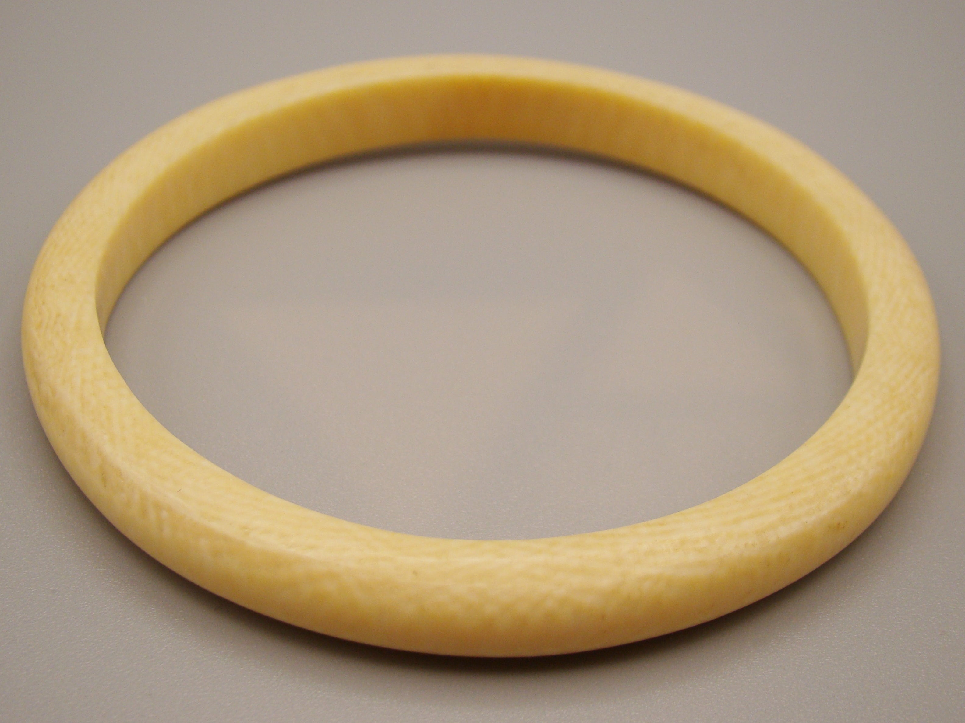 Antique Ivory, Natural Ivory, Ivory Bracelet, Mediterranean Ivory, handcarved Ivory, Asien Ivory, Elephant Ivory