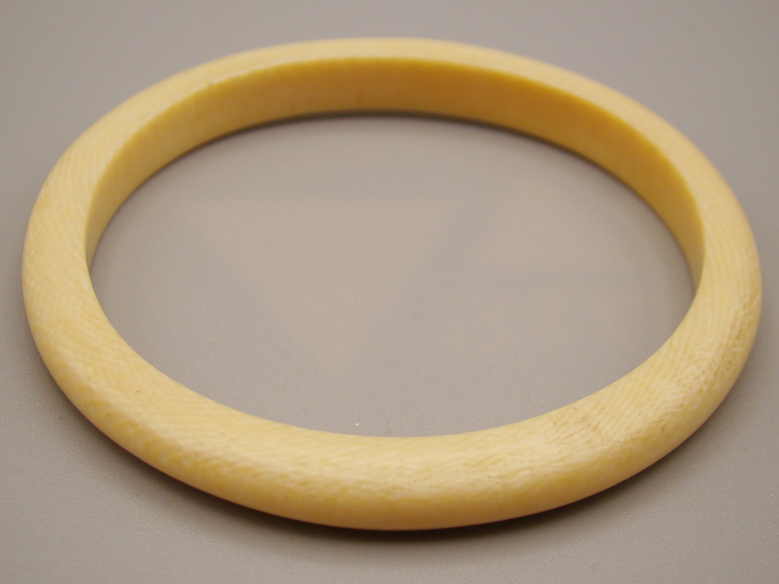 Antique Ivory, Natural Ivory, Ivory Bracelet, Mediterranean Ivory, handcarved Ivory, Asien Ivory, Elephant Ivory