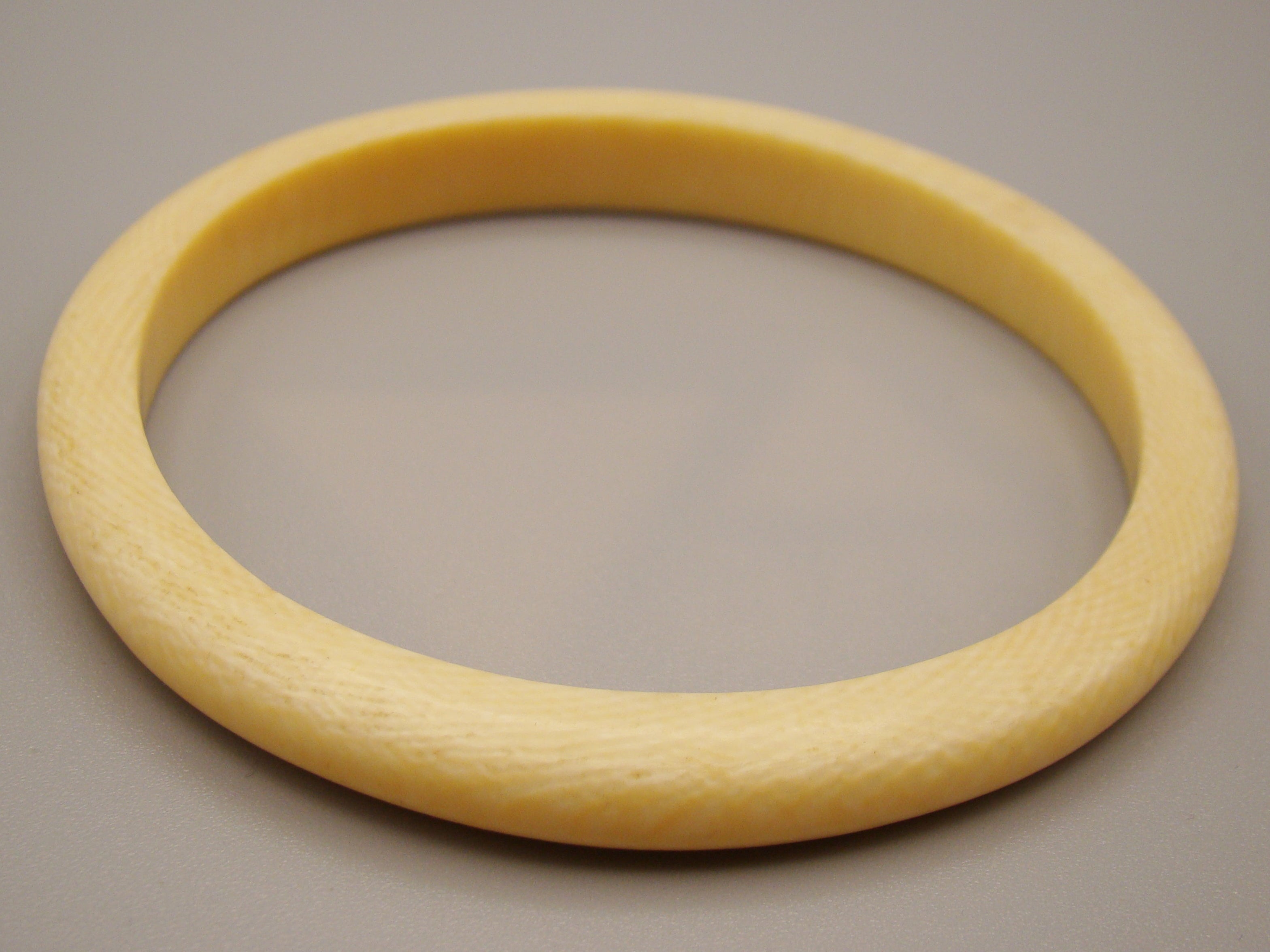 Antique Ivory, Natural Ivory, Ivory Bracelet, Mediterranean Ivory, handcarved Ivory, Asien Ivory, Elephant Ivory
