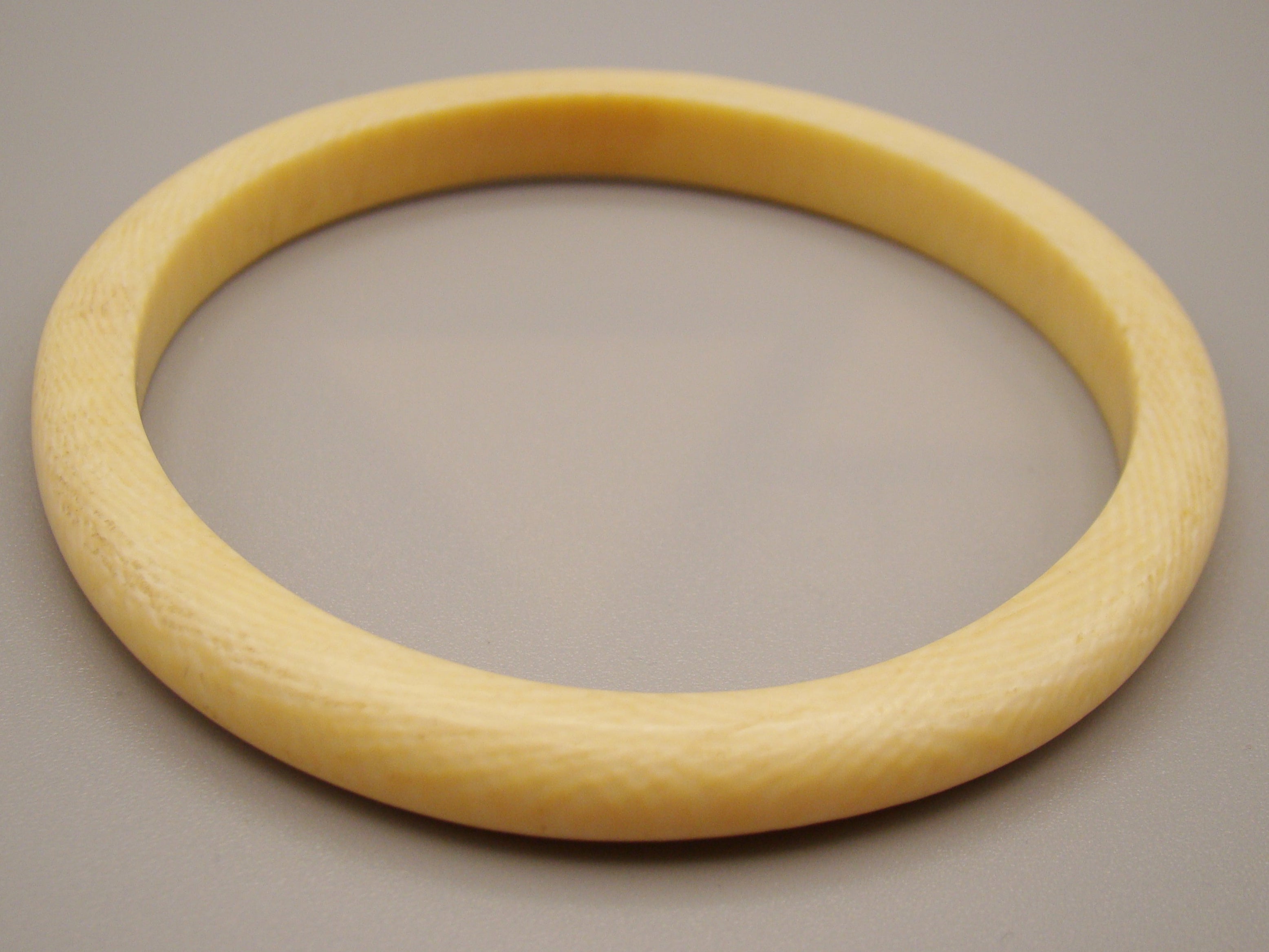 Antique Ivory, Natural Ivory, Ivory Bracelet, Mediterranean Ivory, handcarved Ivory, Asien Ivory, Elephant Ivory