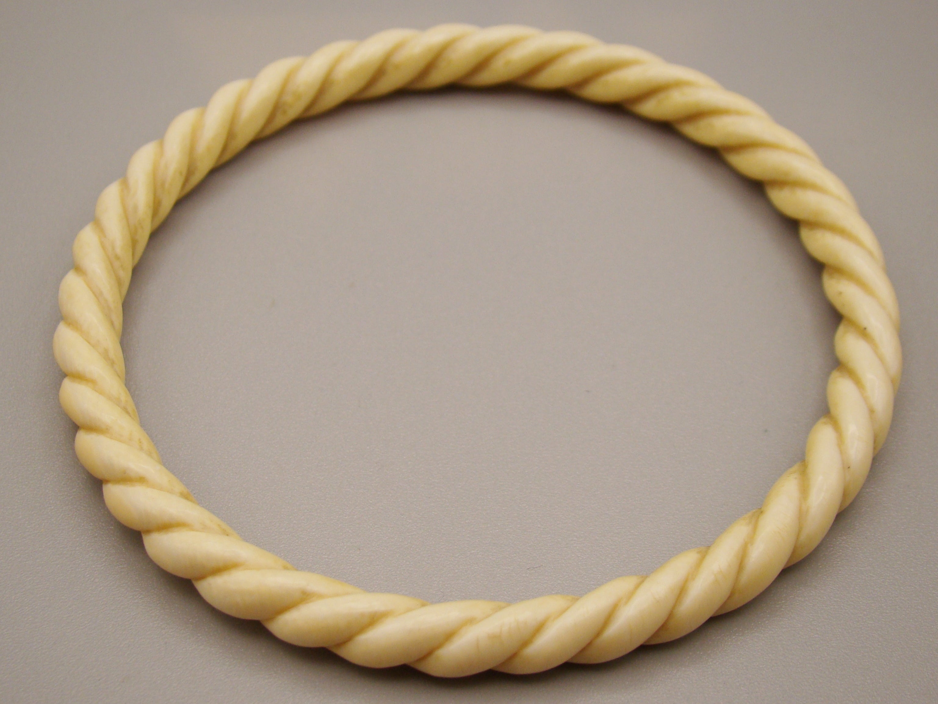 Antique Ivory, Natural Ivory, Ivory Bracelet, Mediterranean Ivory, handcarved Ivory, Asien Ivory, Elephant Ivory