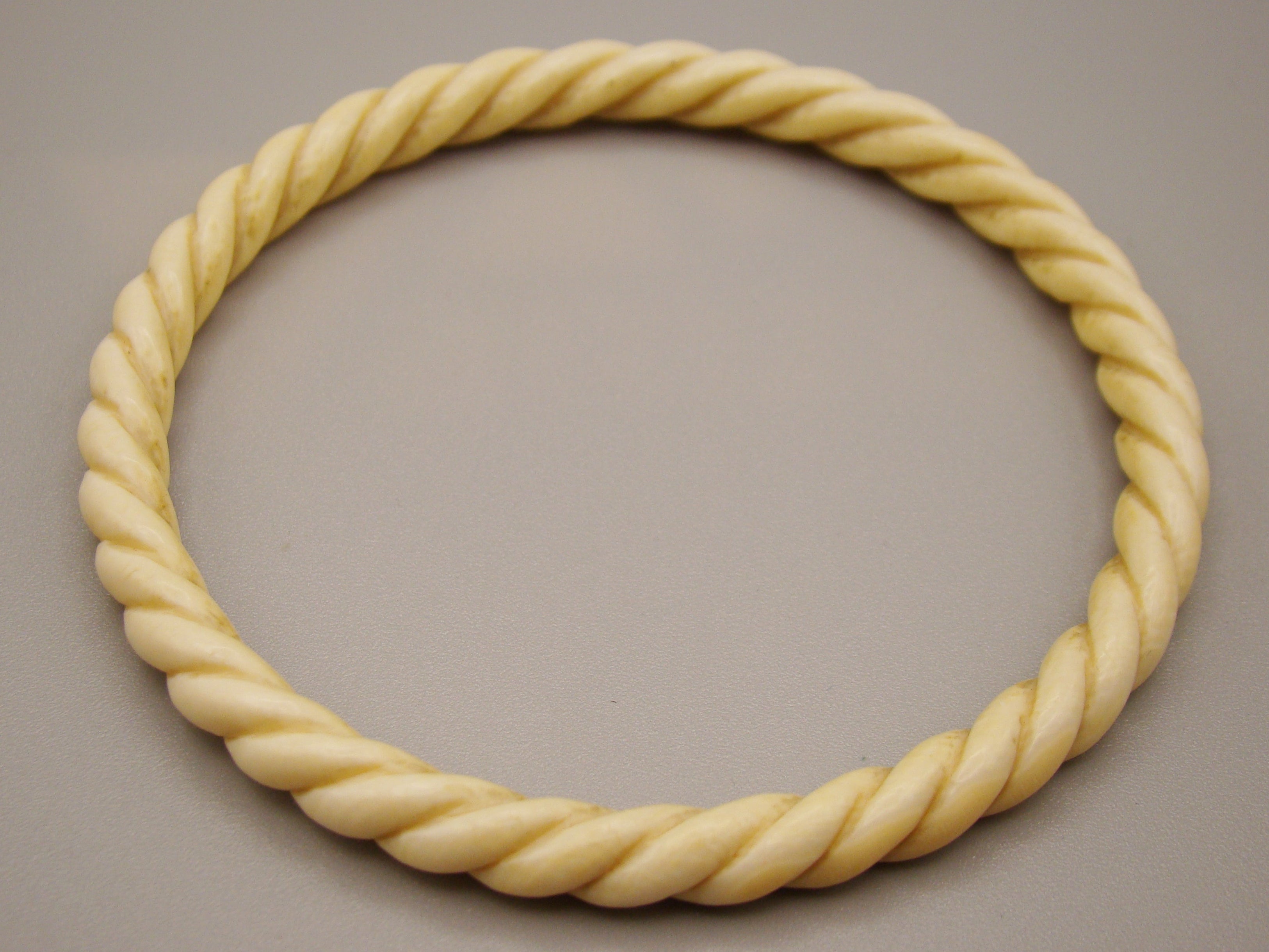 Antique Ivory, Natural Ivory, Ivory Bracelet, Mediterranean Ivory, handcarved Ivory, Asien Ivory, Elephant Ivory
