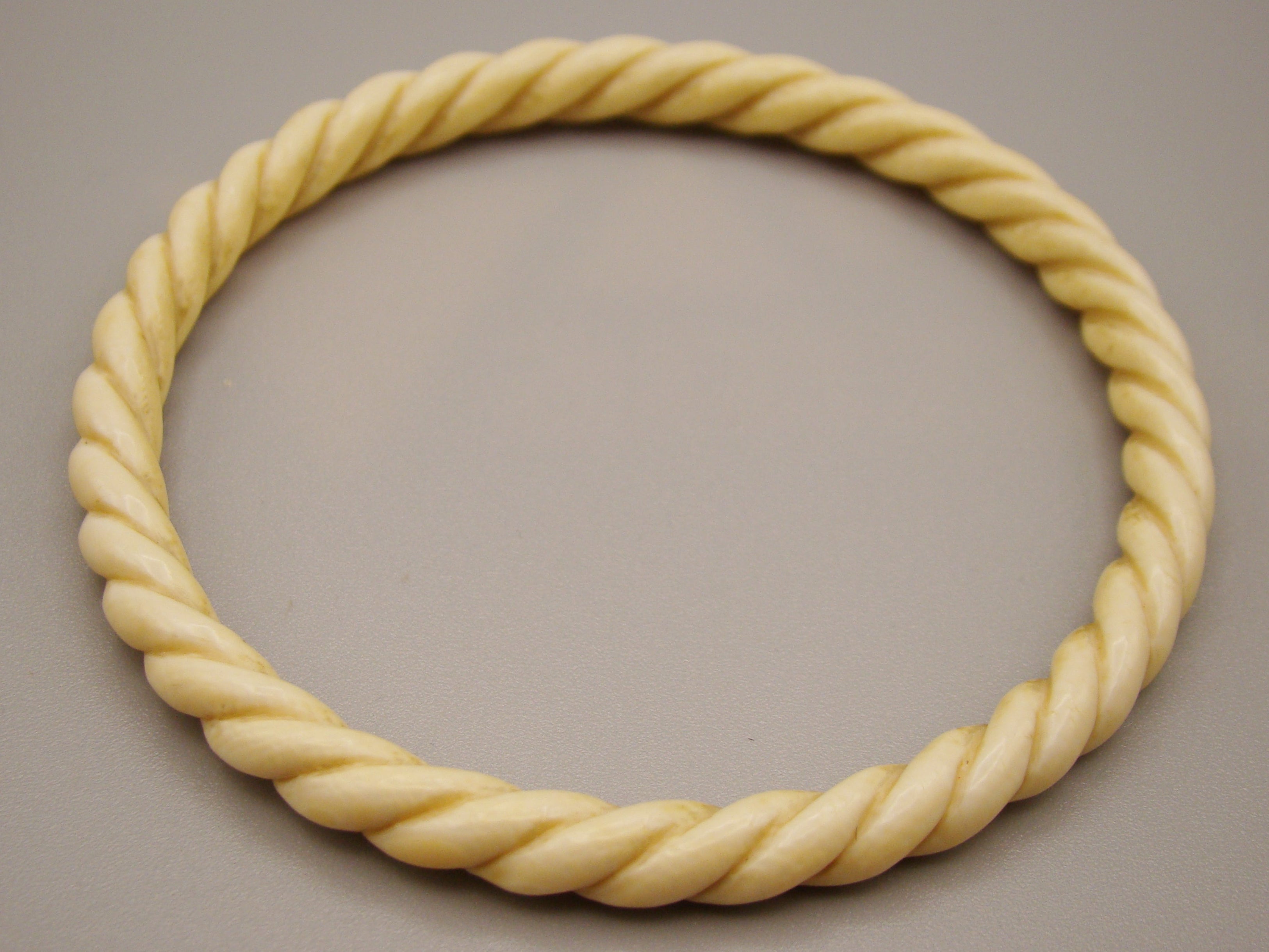 Antique Ivory, Natural Ivory, Ivory Bracelet, Mediterranean Ivory, handcarved Ivory, Asien Ivory, Elephant Ivory