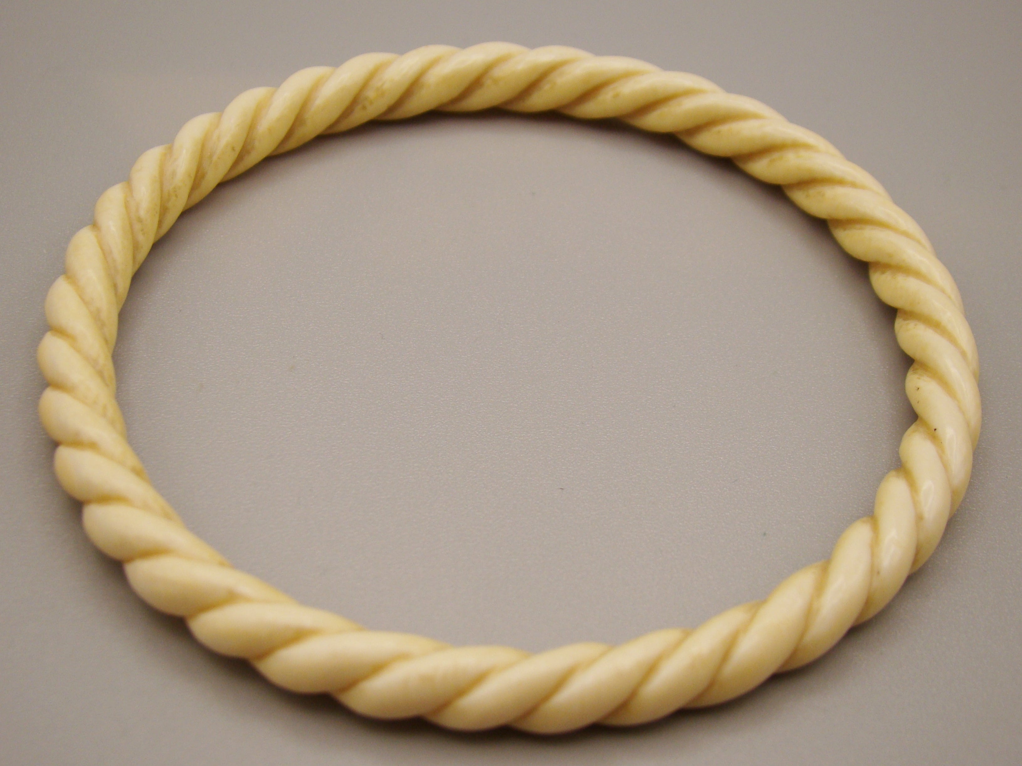 Antique Ivory, Natural Ivory, Ivory Bracelet, Mediterranean Ivory, handcarved Ivory, Asien Ivory, Elephant Ivory