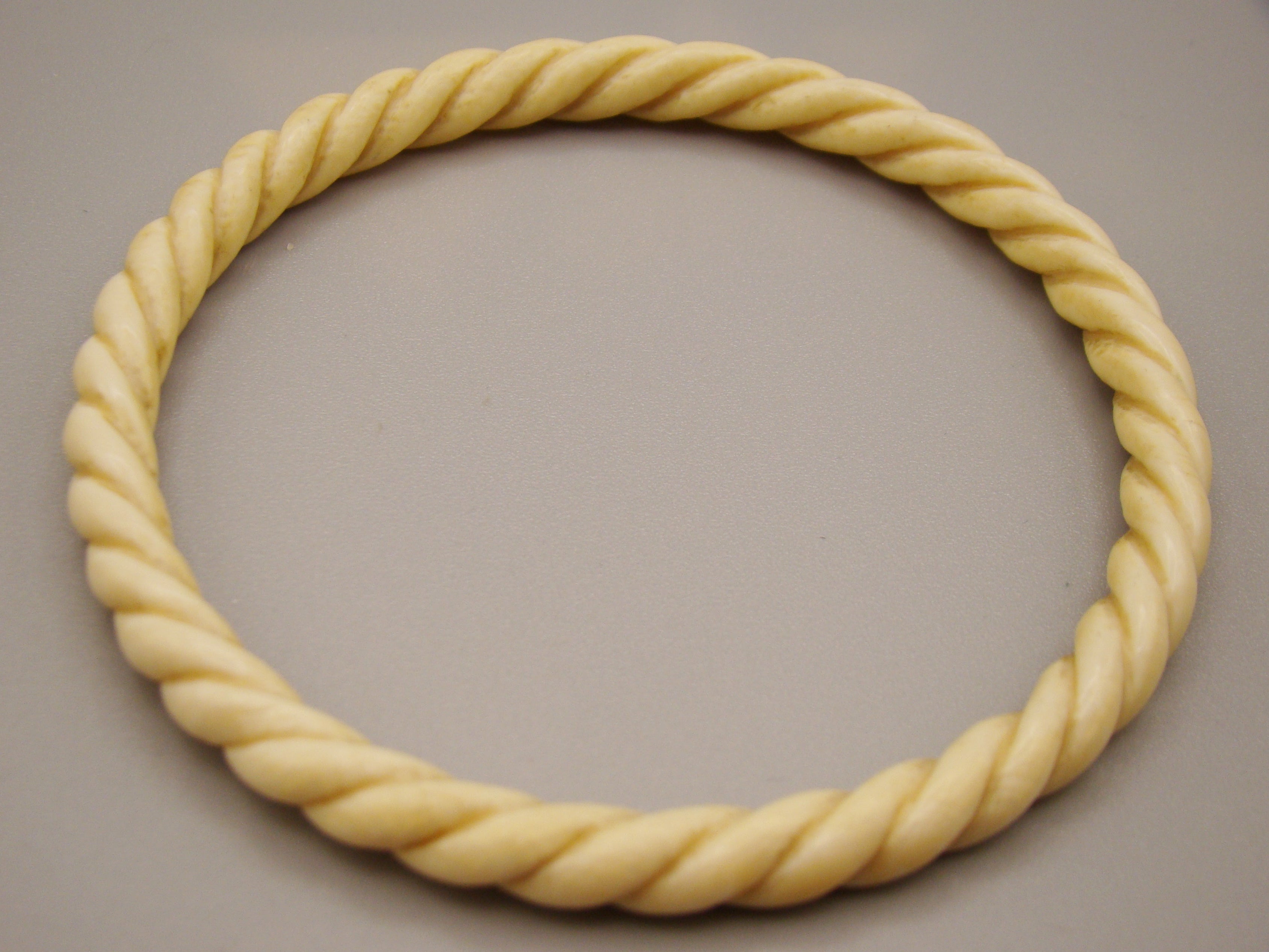 Antique Ivory, Natural Ivory, Ivory Bracelet, Mediterranean Ivory, handcarved Ivory, Asien Ivory, Elephant Ivory