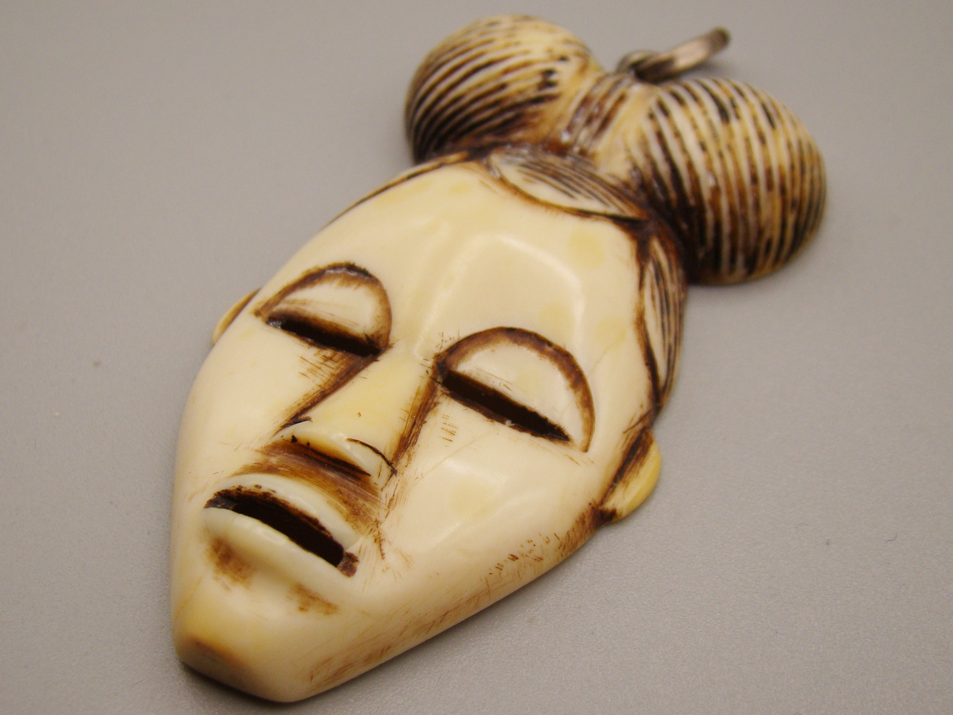 Antique Ivory, Natural Ivory, Mediterranean Ivory, handcarved Ivory, Asien Ivory, Elephant Ivory, Ivory Chain, Ivory Pendant