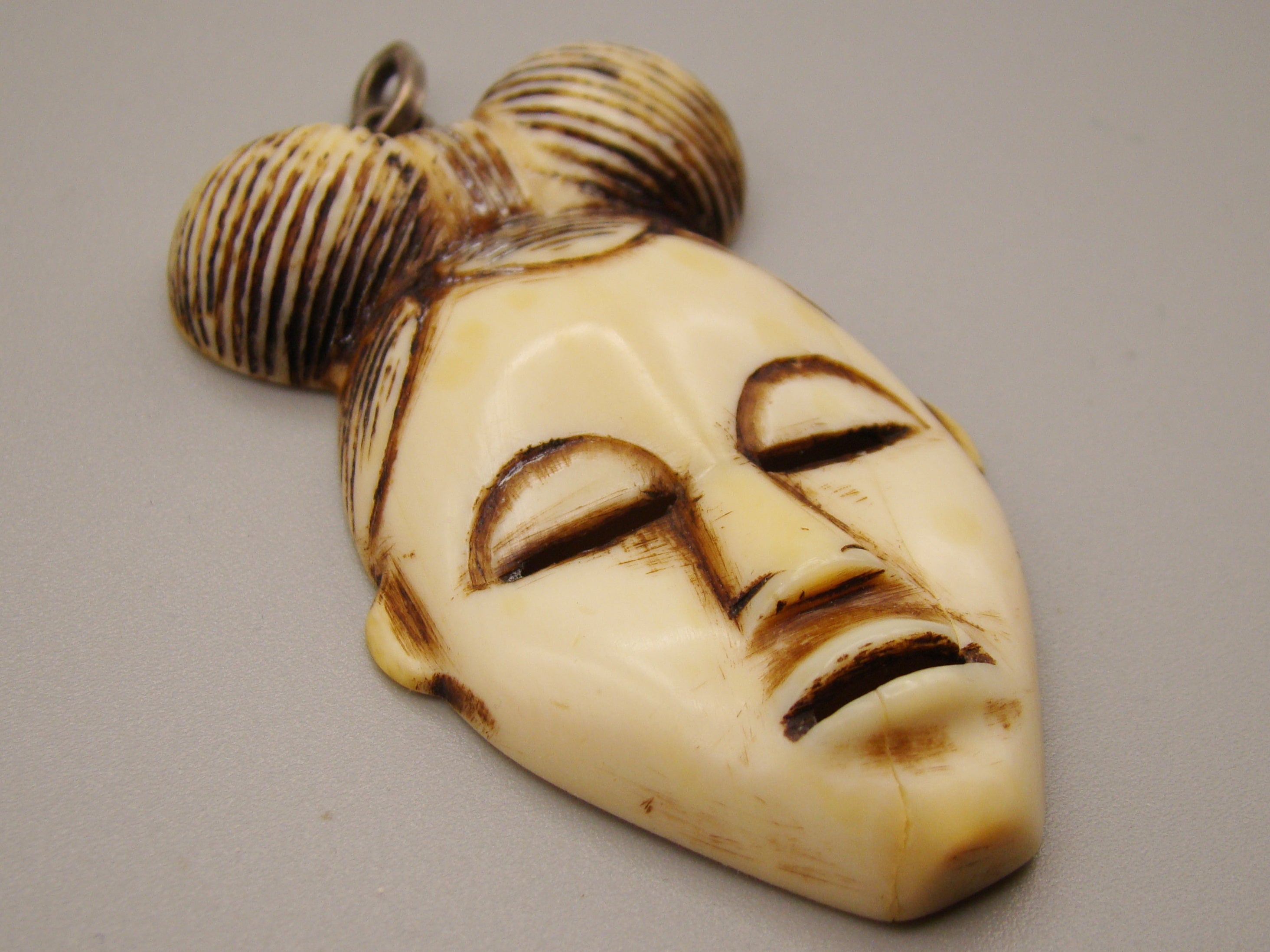 Antique Ivory, Natural Ivory, Mediterranean Ivory, handcarved Ivory, Asien Ivory, Elephant Ivory, Ivory Chain, Ivory Pendant
