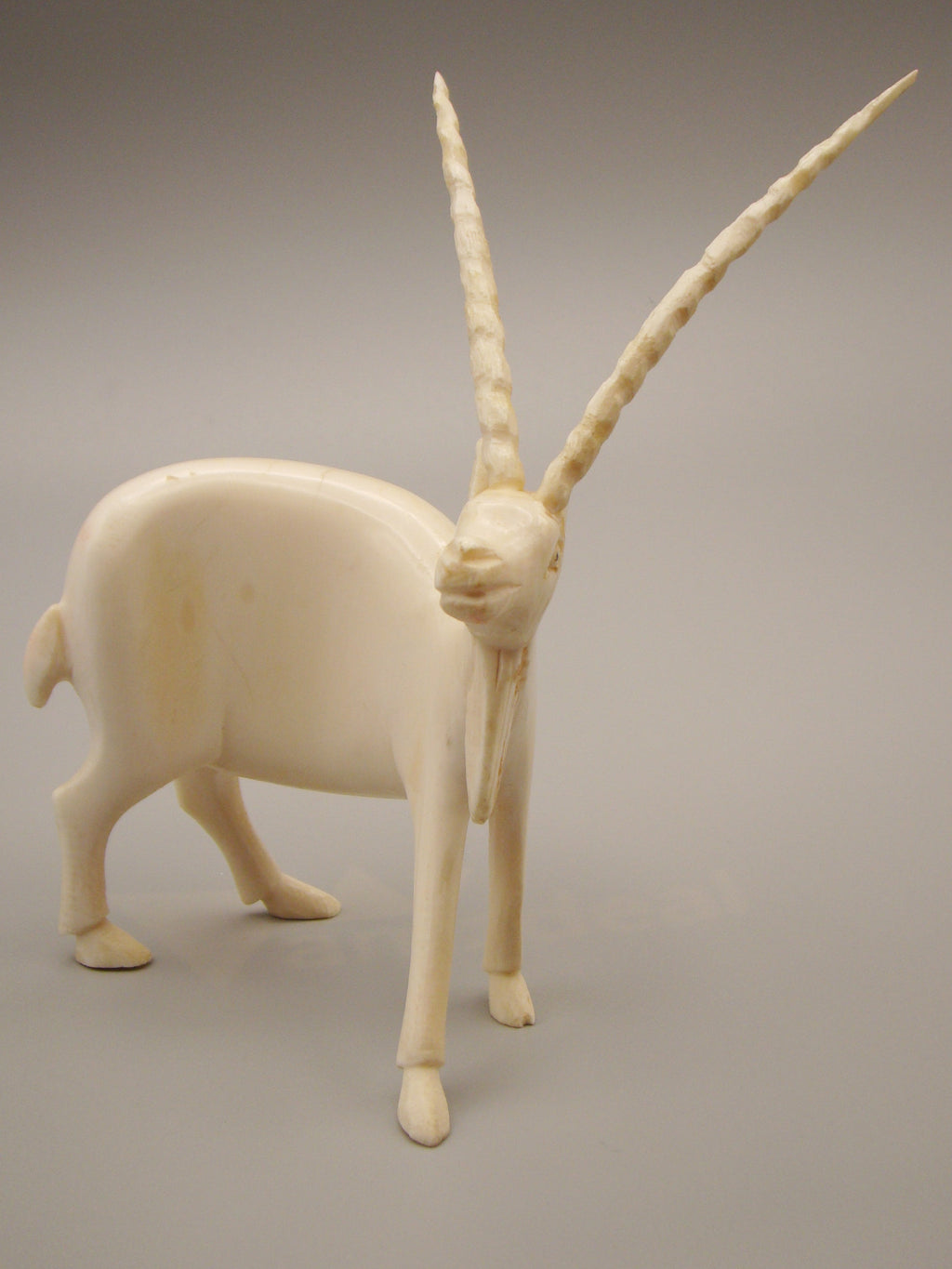 Antique Natural Elephant Ivory Figur - Handcarved - Kingdom of Antique Arts