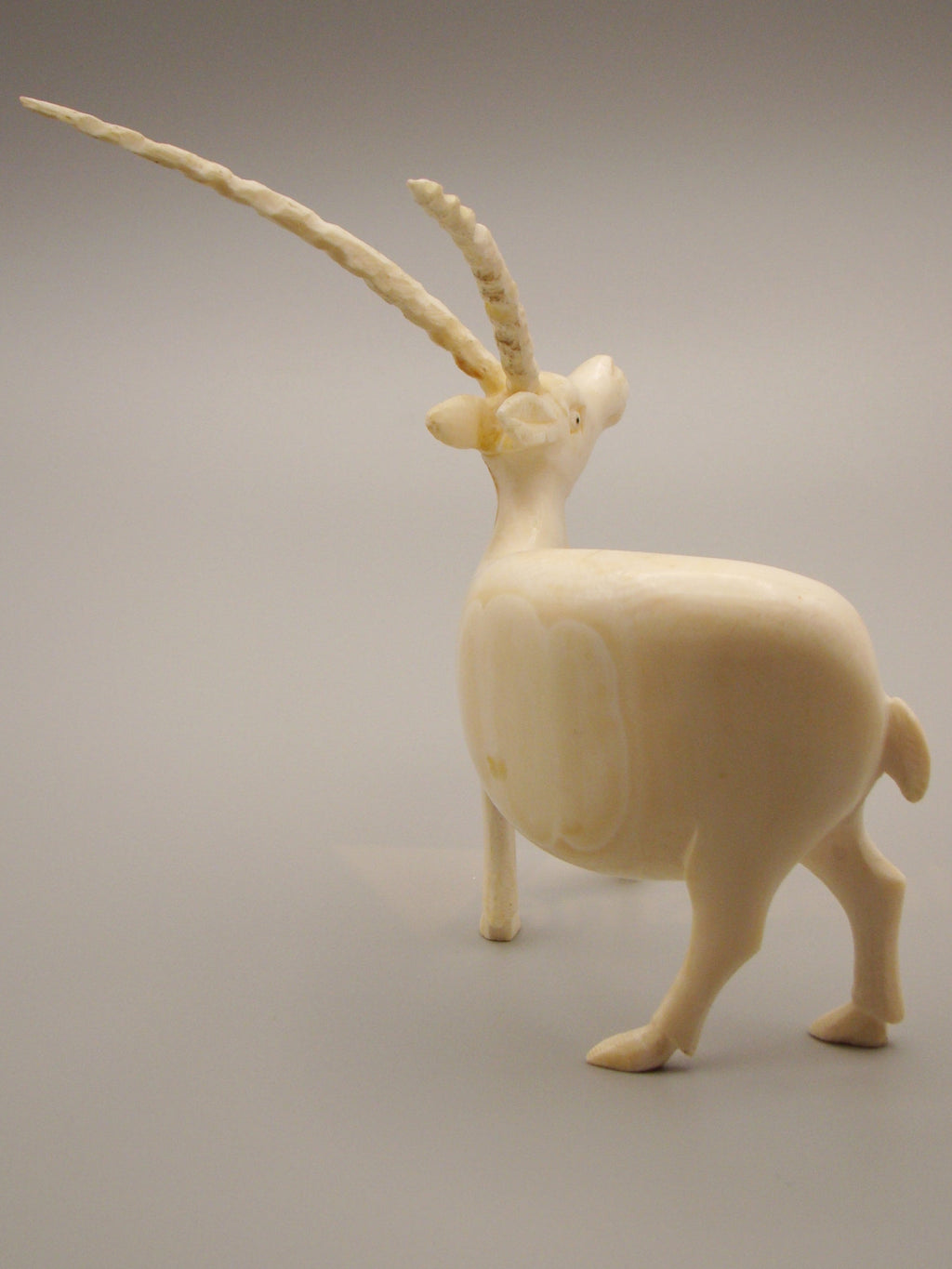 Antique Natural Elephant Ivory Figur - Handcarved - Kingdom of Antique Arts