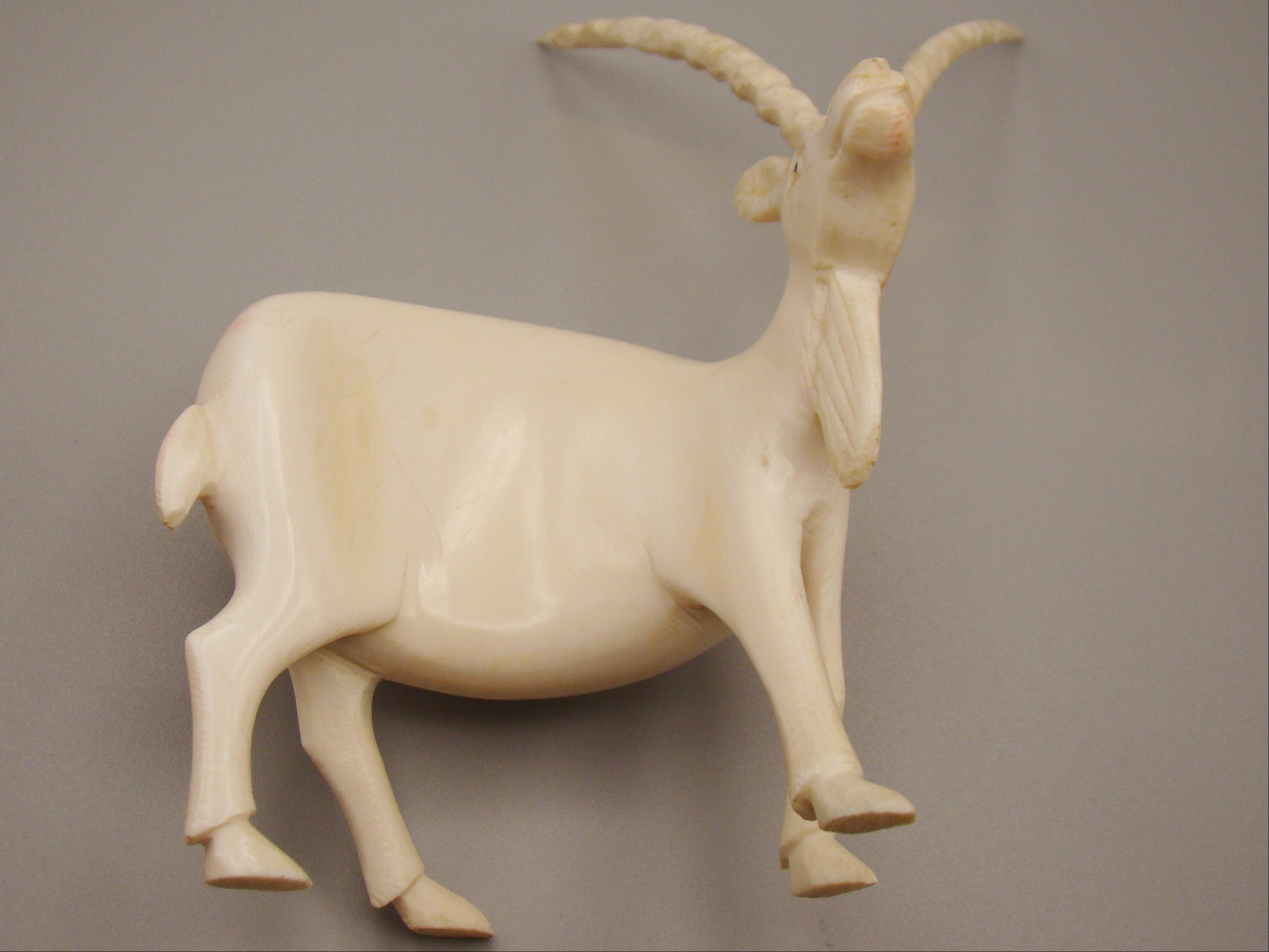Antique Natural Elephant Ivory Figur - Handcarved - Kingdom of Antique Arts