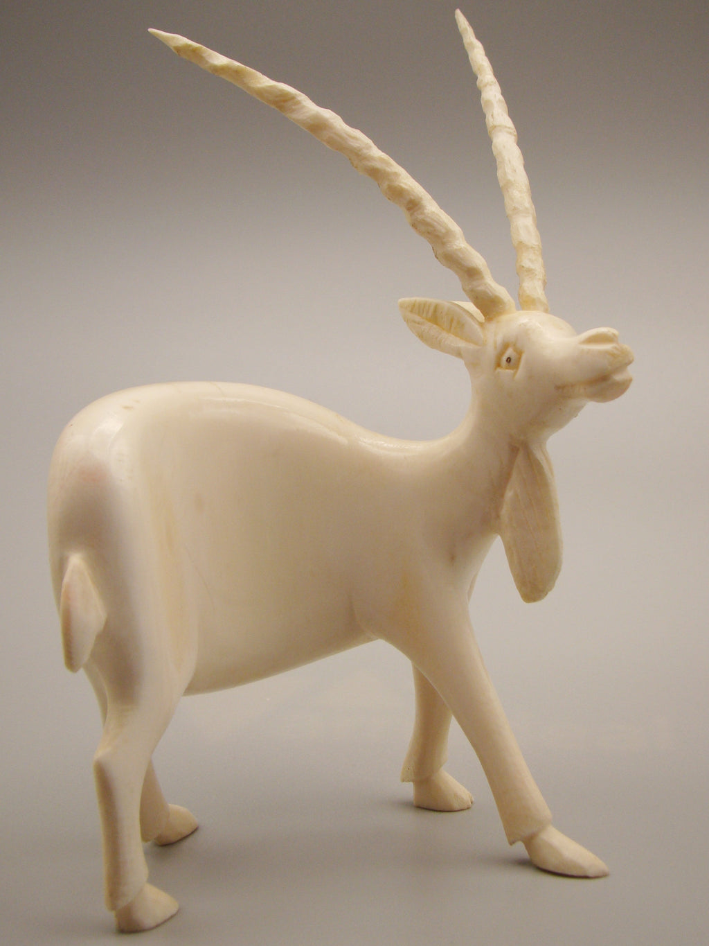 Antique Natural Elephant Ivory Figur - Handcarved - Kingdom of Antique Arts