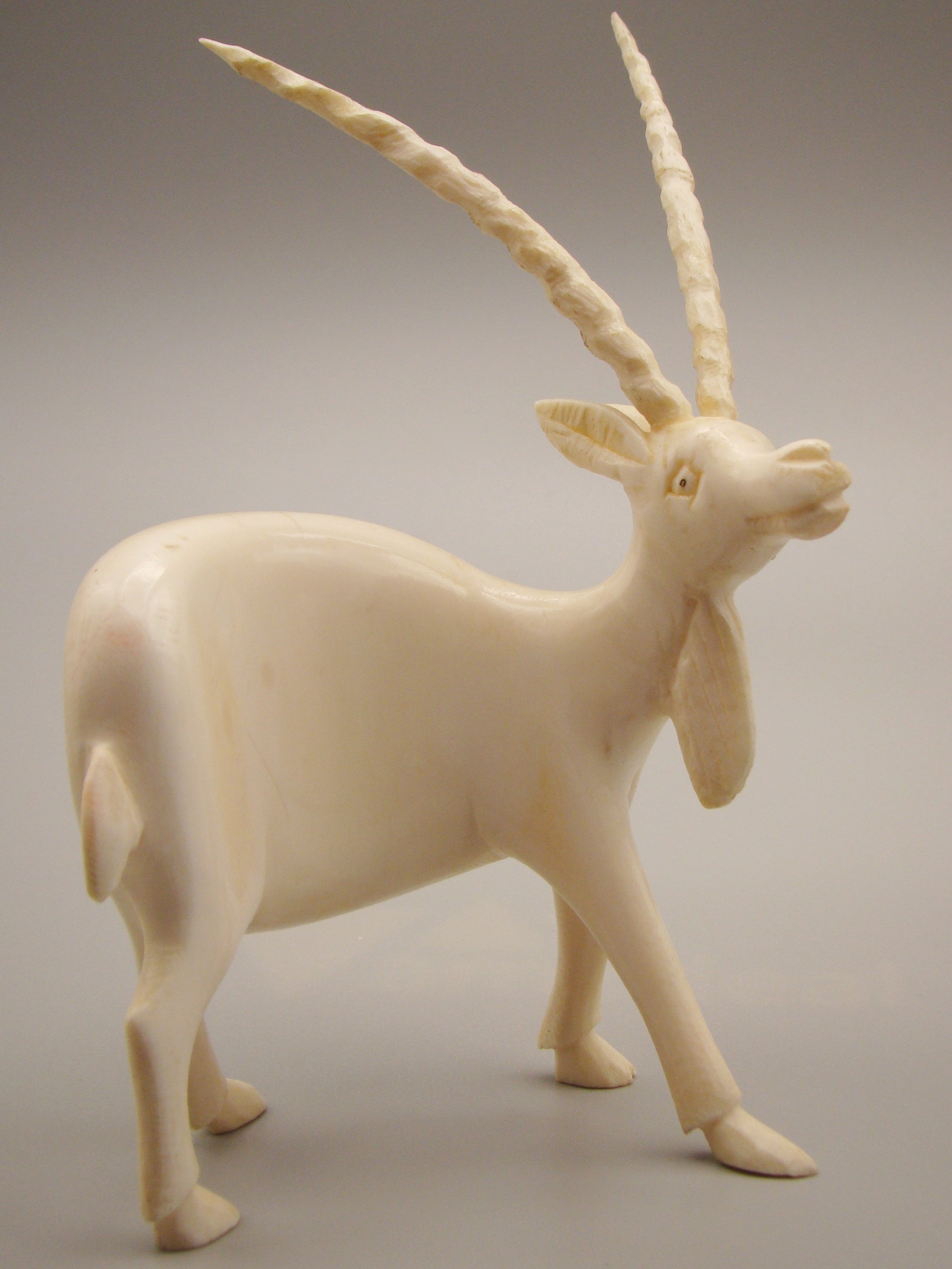 Antique Natural Elephant Ivory Figur - Handcarved - Kingdom of Antique Arts
