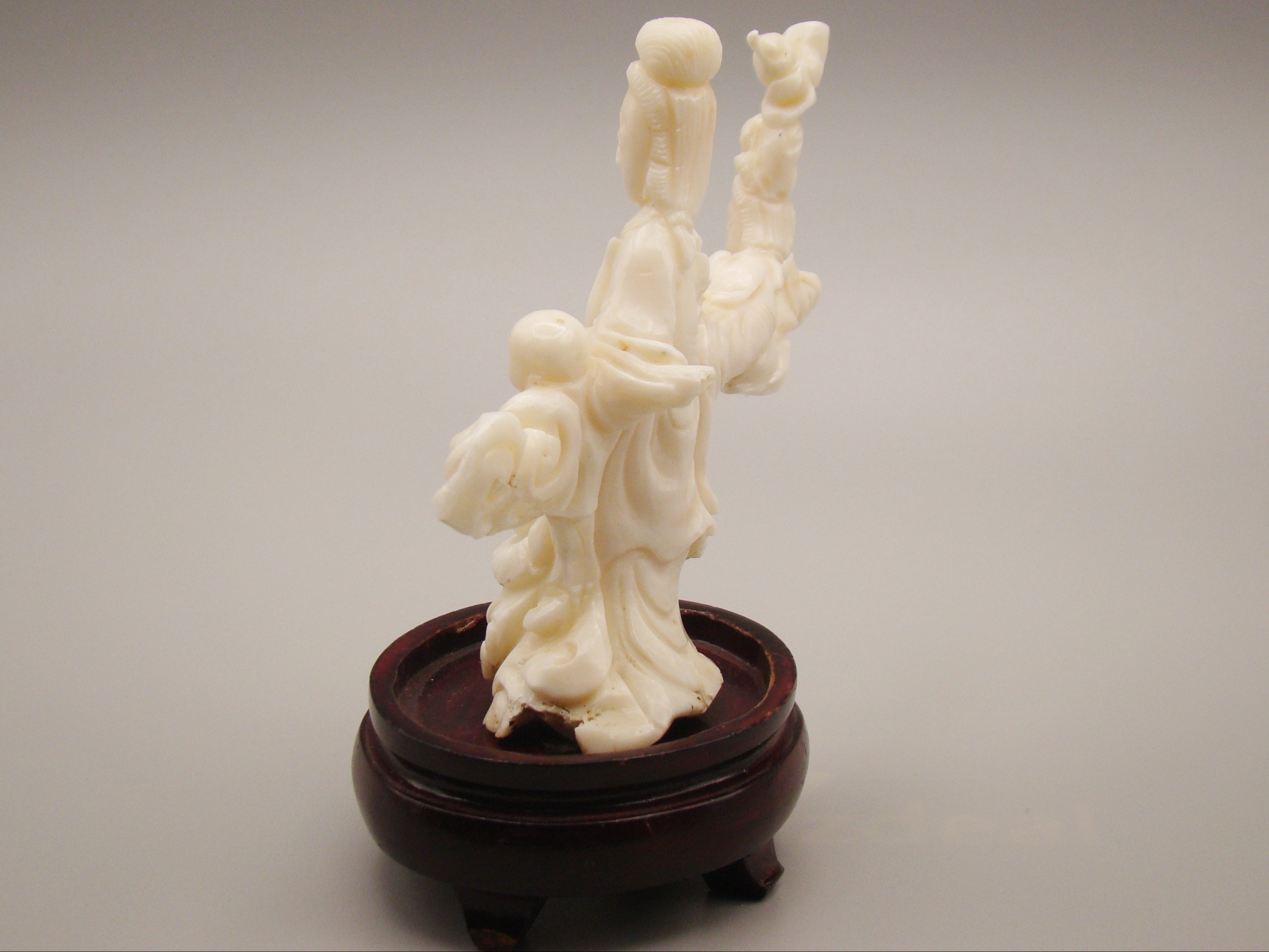 antique coral, natural coral, undyed coral, white Angel skin coral, Italian coral, pacific coral, Sardinian Coral, sea coral, Mediterranean coral, Mediterranean Figurine, Mediterranean white angel skin, Mediterranean sculpture, coral sculpture, coral figurine, Asien coral, Asien figurine, handcarved coral