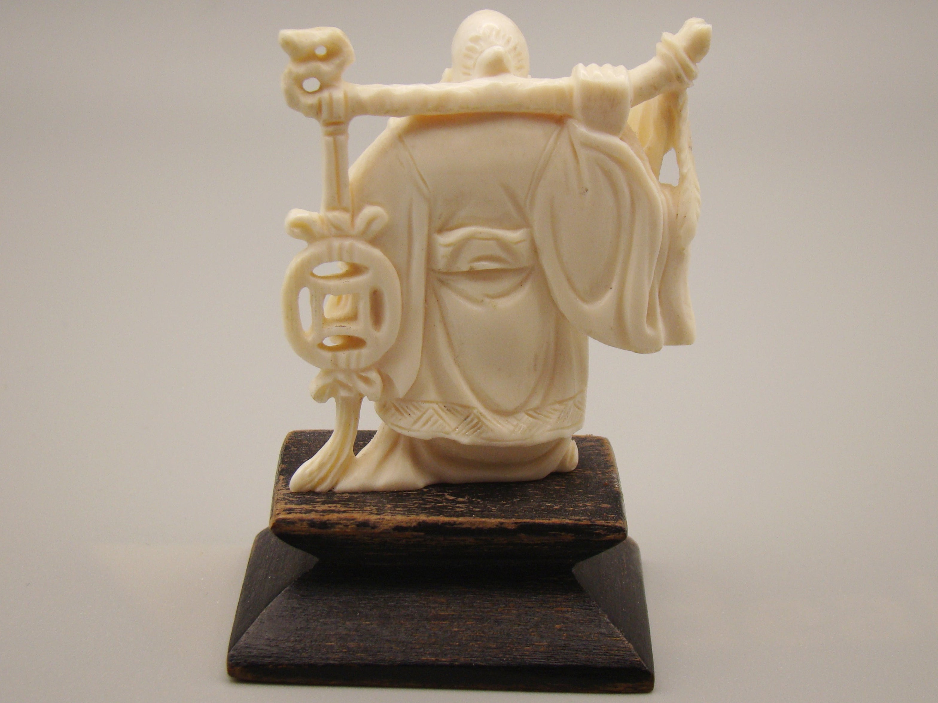 Antique Natural Elephant Ivory Figur - Handcarved - Kingdom of Antique Arts