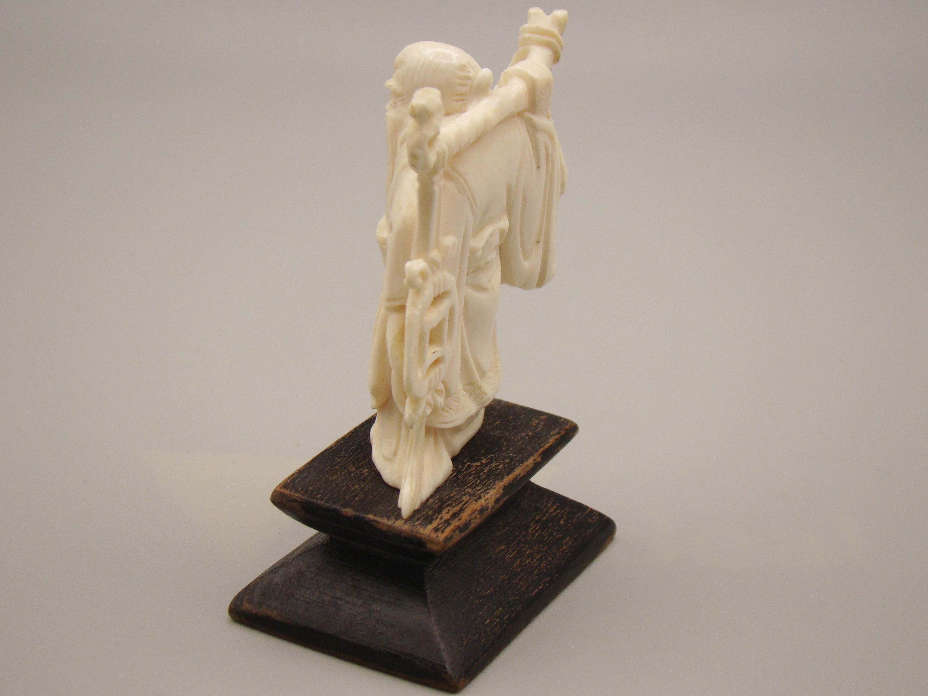 Antique Natural Elephant Ivory Figur - Handcarved - Kingdom of Antique Arts