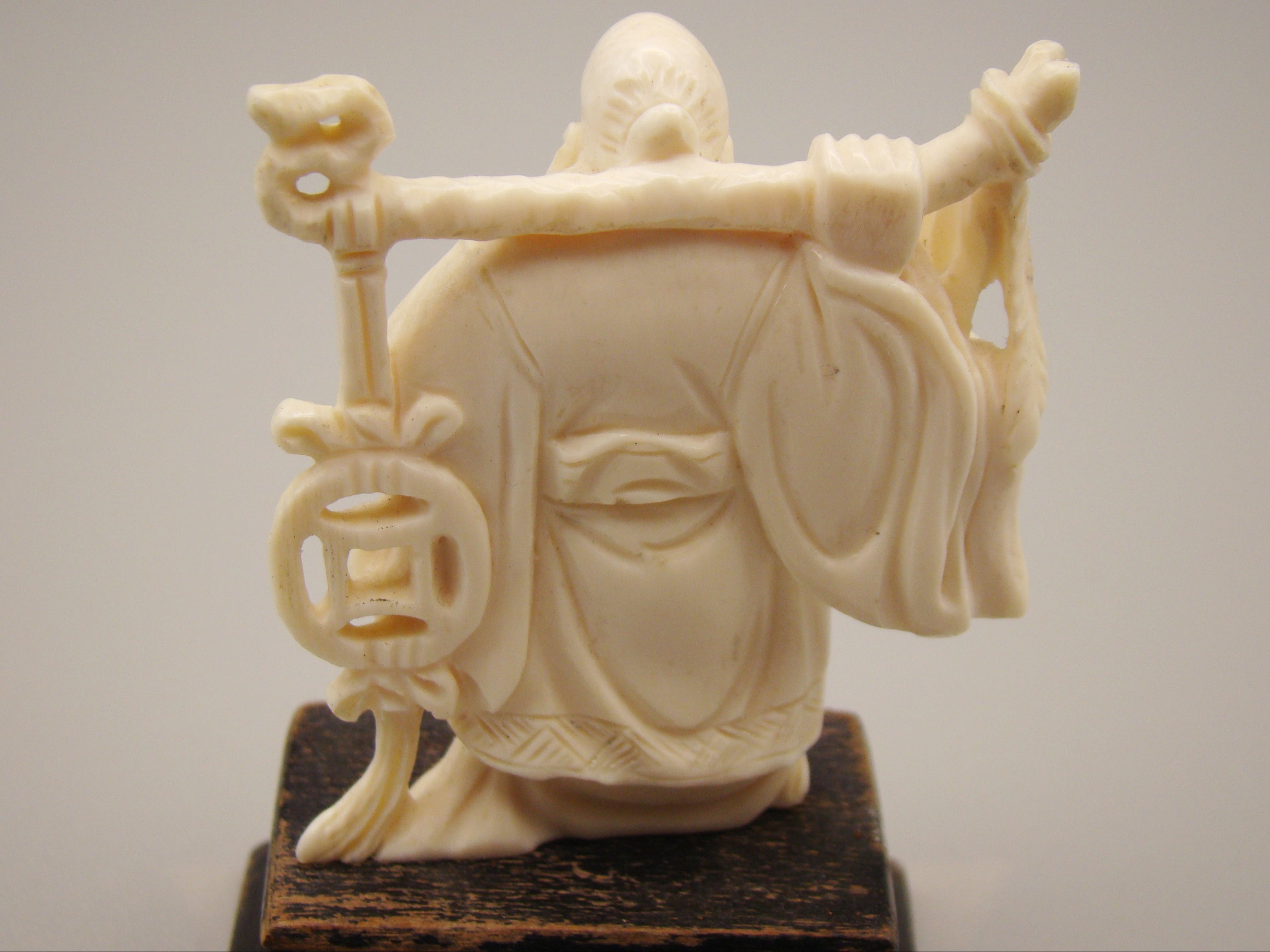 Antique Natural Elephant Ivory Figur - Handcarved - Kingdom of Antique Arts