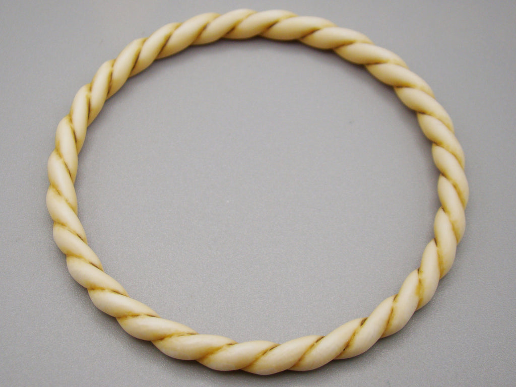 Antikt armband av naturligt elefantelfenben