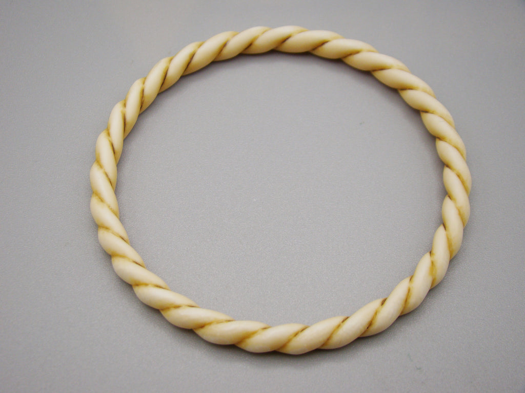 Antikt armband av naturligt elefantelfenben