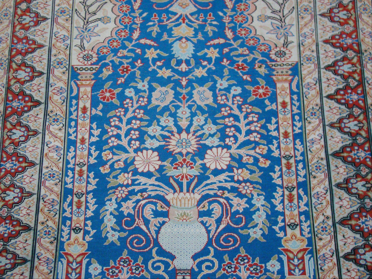 Antique Hereke silk wall carpet border detail CA015
