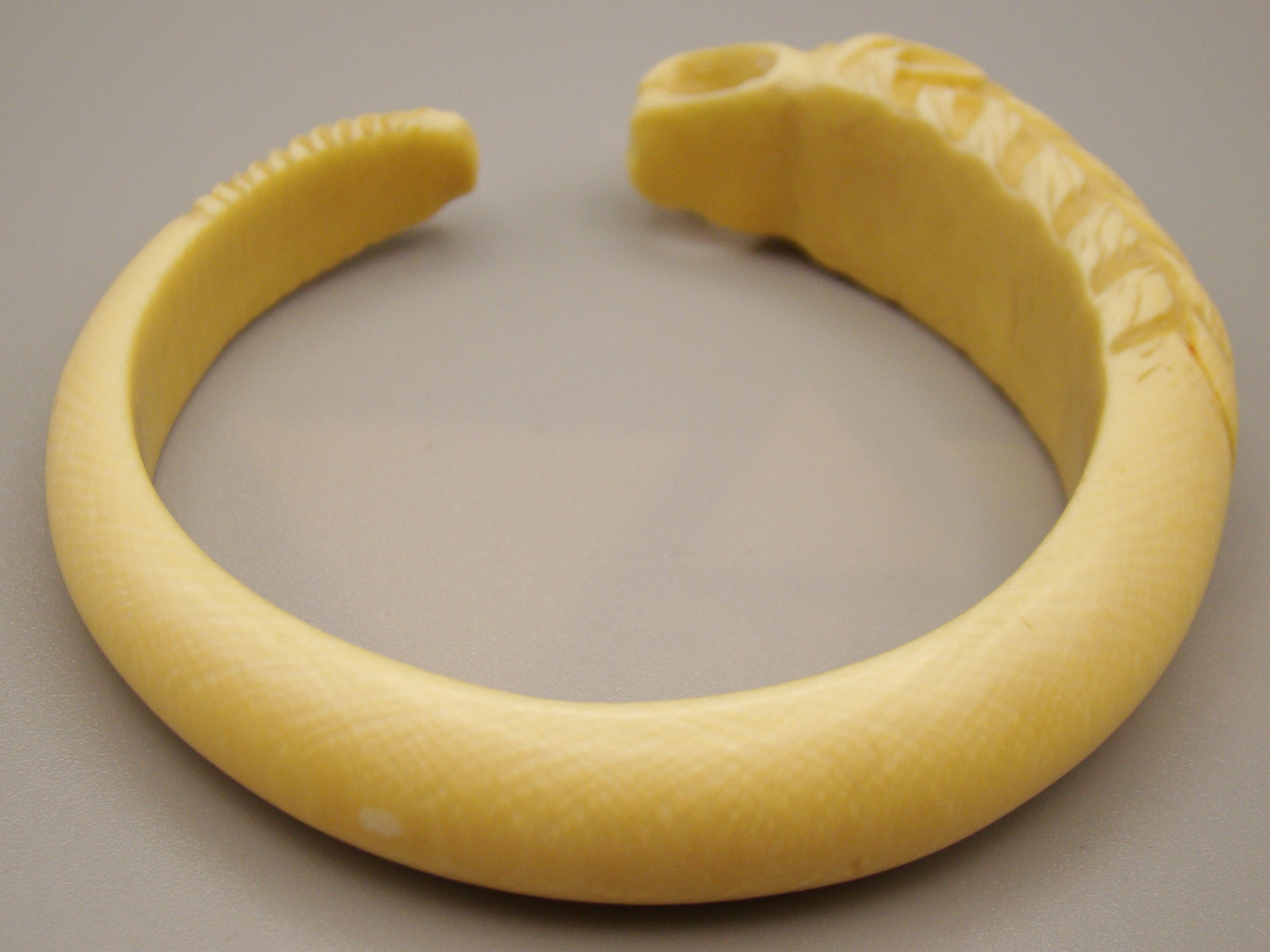 Antique Ivory, Natural Ivory, Ivory Bracelet, Mediterranean Ivory, handcarved Ivory, Asien Ivory, Elephant Ivory