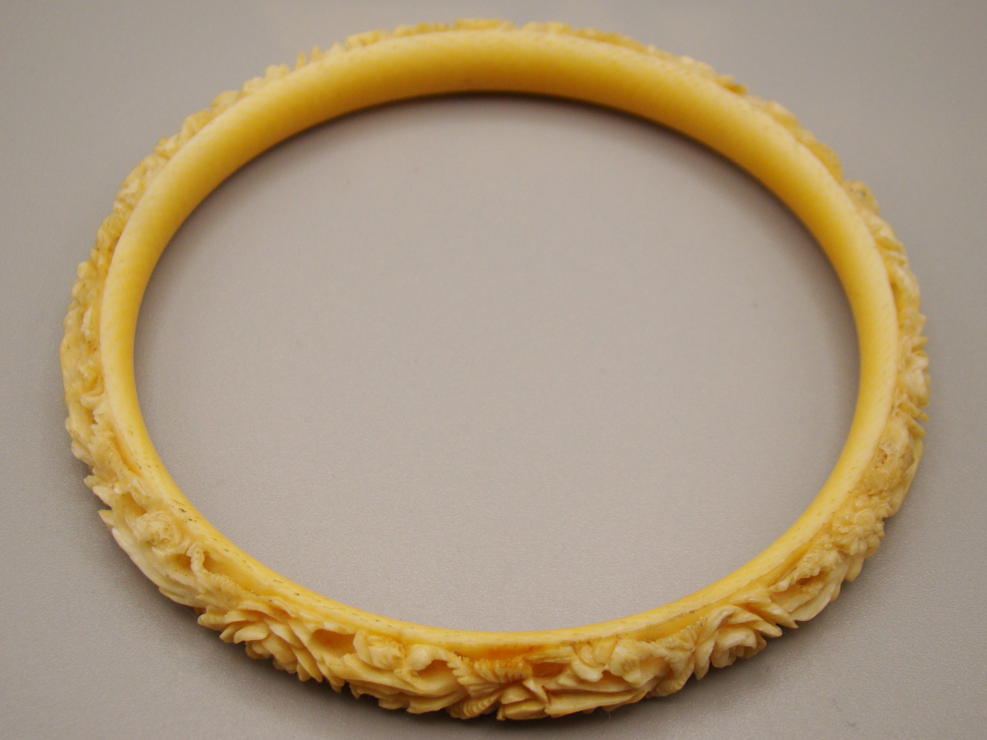 Antique Ivory, Natural Ivory, Ivory Bracelet, Mediterranean Ivory, handcarved Ivory, Asien Ivory, Elephant Ivory