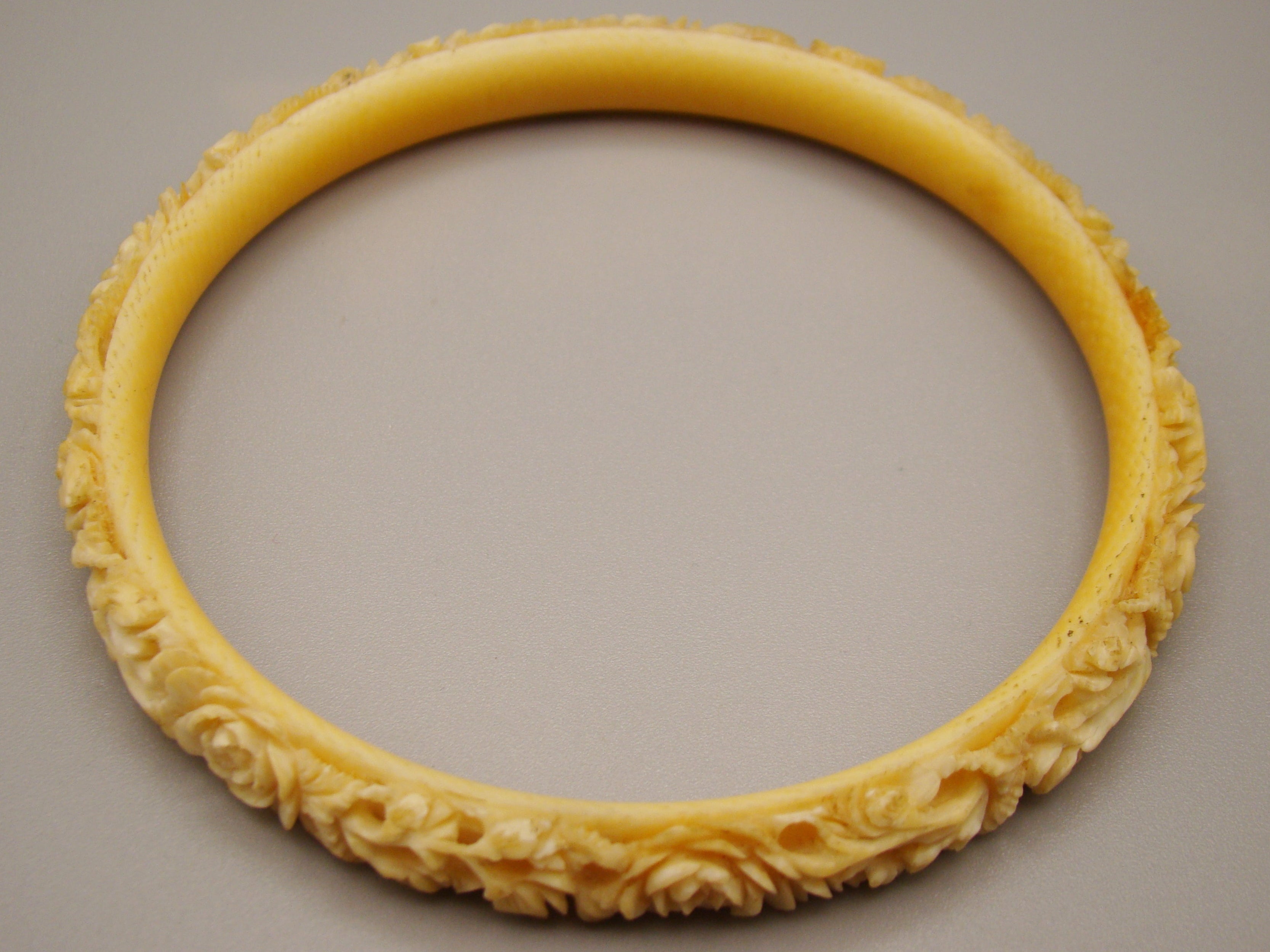 Antique Ivory, Natural Ivory, Ivory Bracelet, Mediterranean Ivory, handcarved Ivory, Asien Ivory, Elephant Ivory