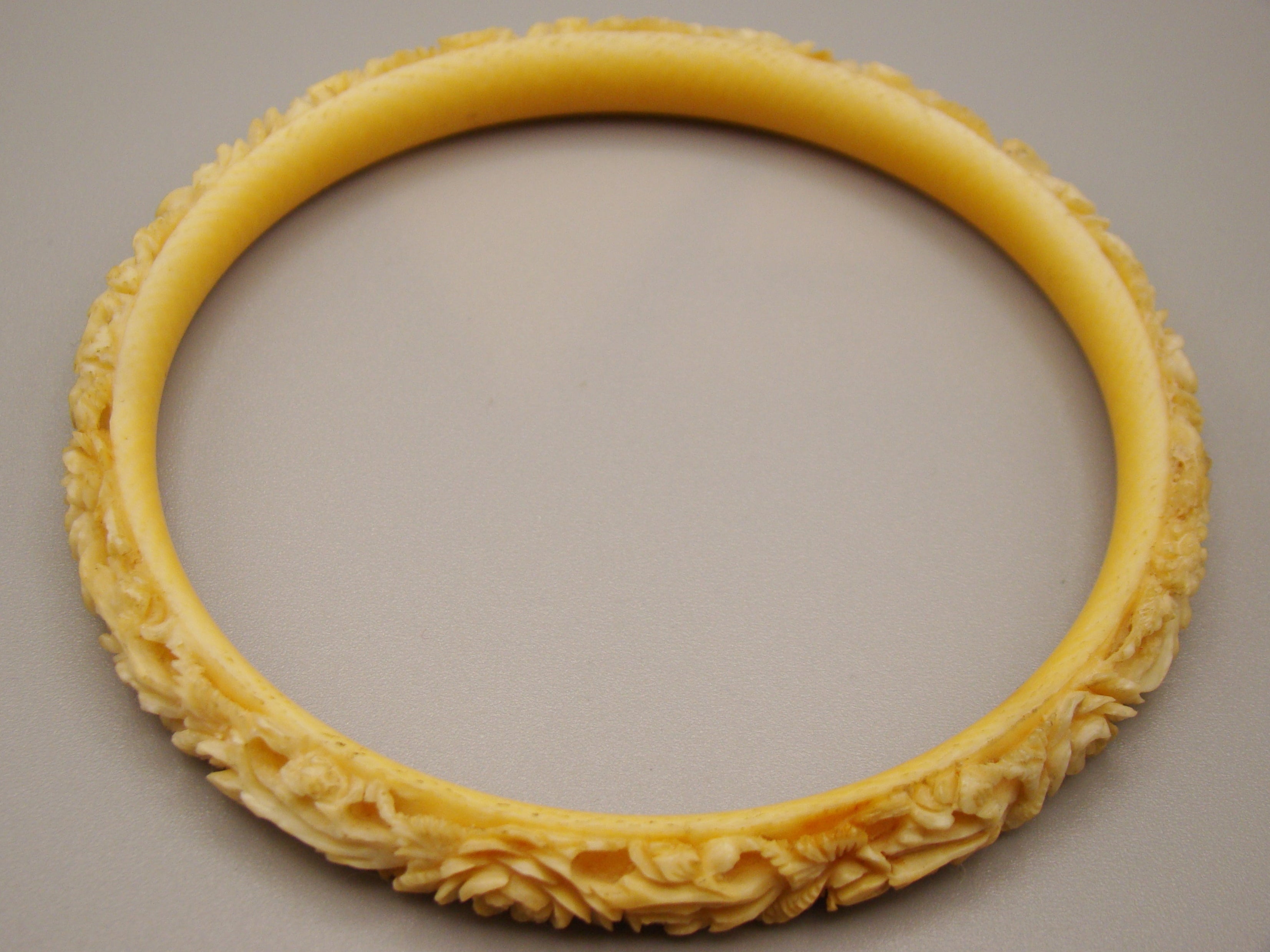 Antique Ivory, Natural Ivory, Ivory Bracelet, Mediterranean Ivory, handcarved Ivory, Asien Ivory, Elephant Ivory