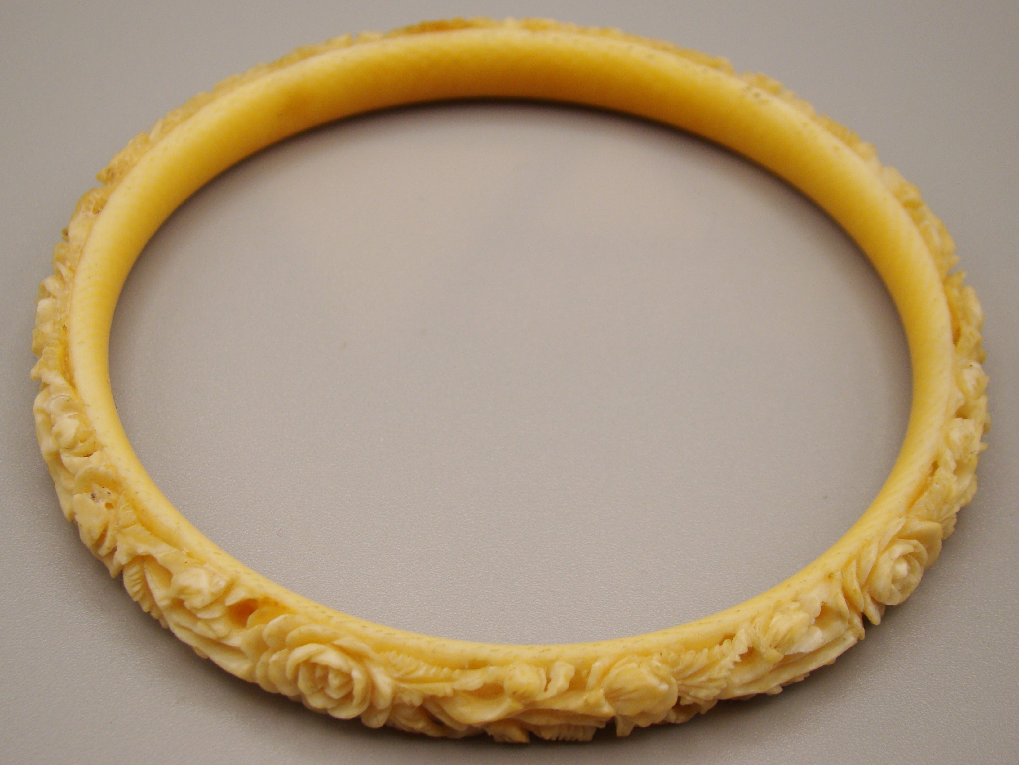 Antique Ivory, Natural Ivory, Ivory Bracelet, Mediterranean Ivory, handcarved Ivory, Asien Ivory, Elephant Ivory