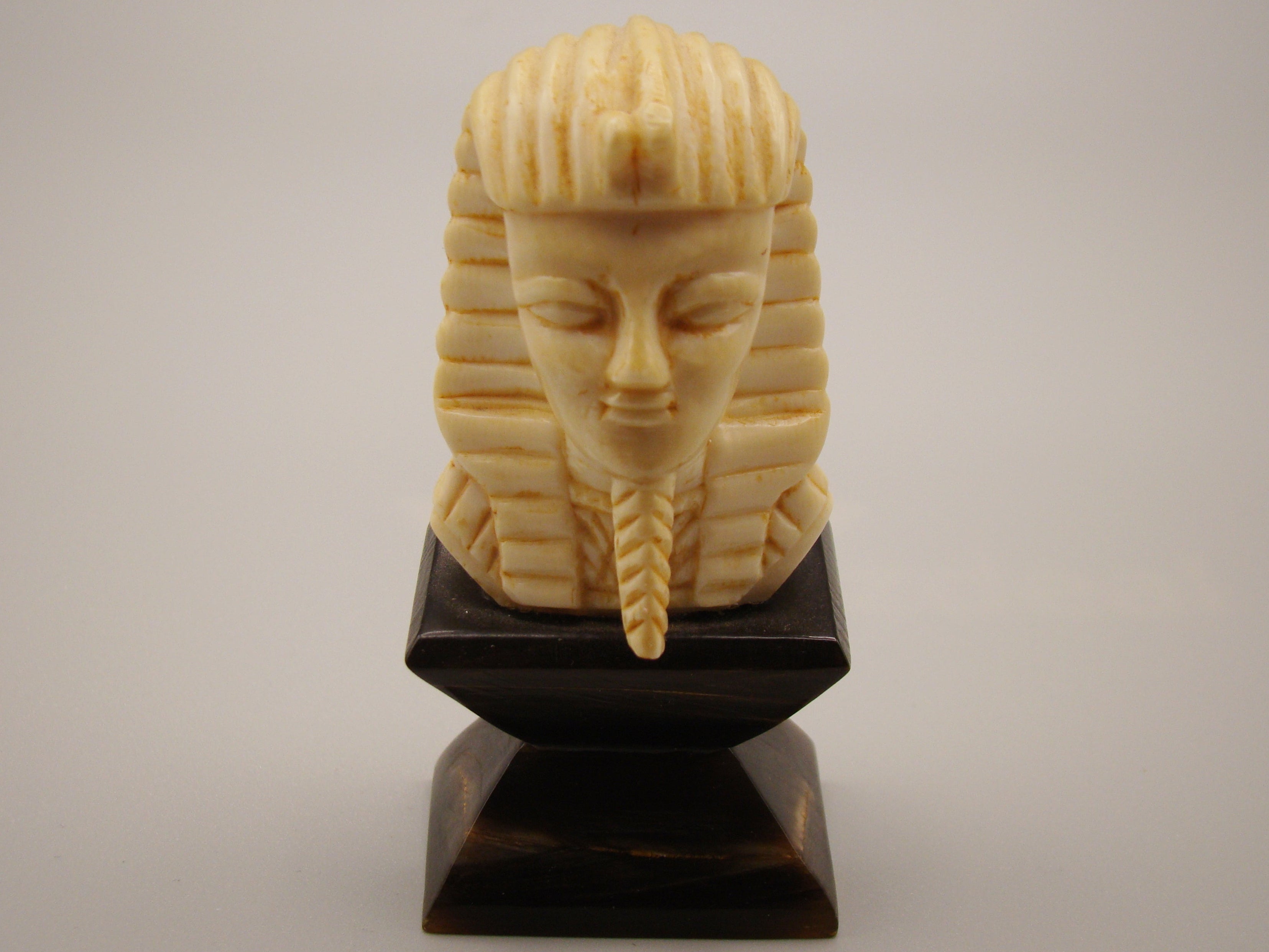 Antique Natural Elephant Ivory Figur - Handcarved - Kingdom of Antique Arts