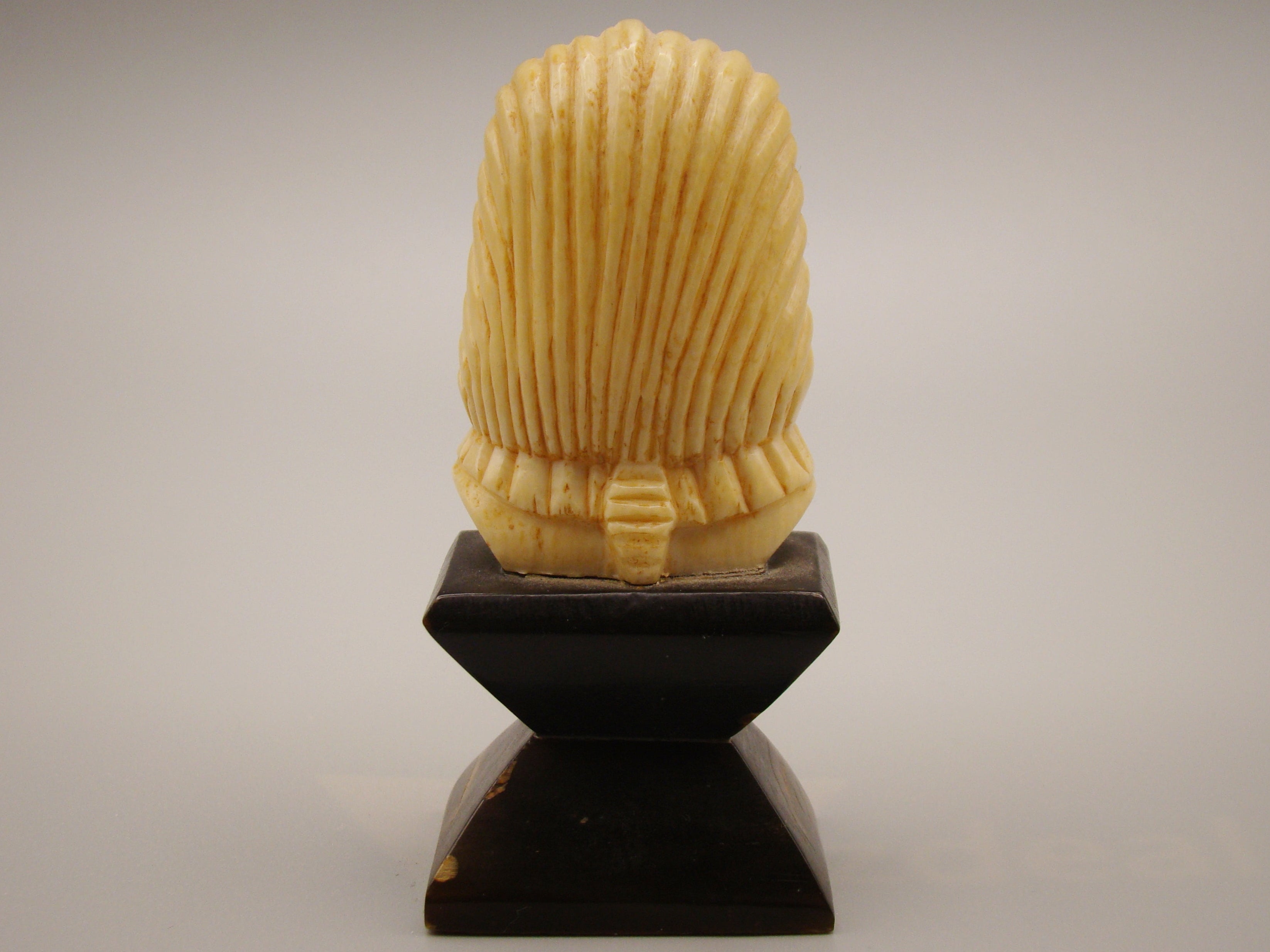 Antique Natural Elephant Ivory Figur - Handcarved - Kingdom of Antique Arts