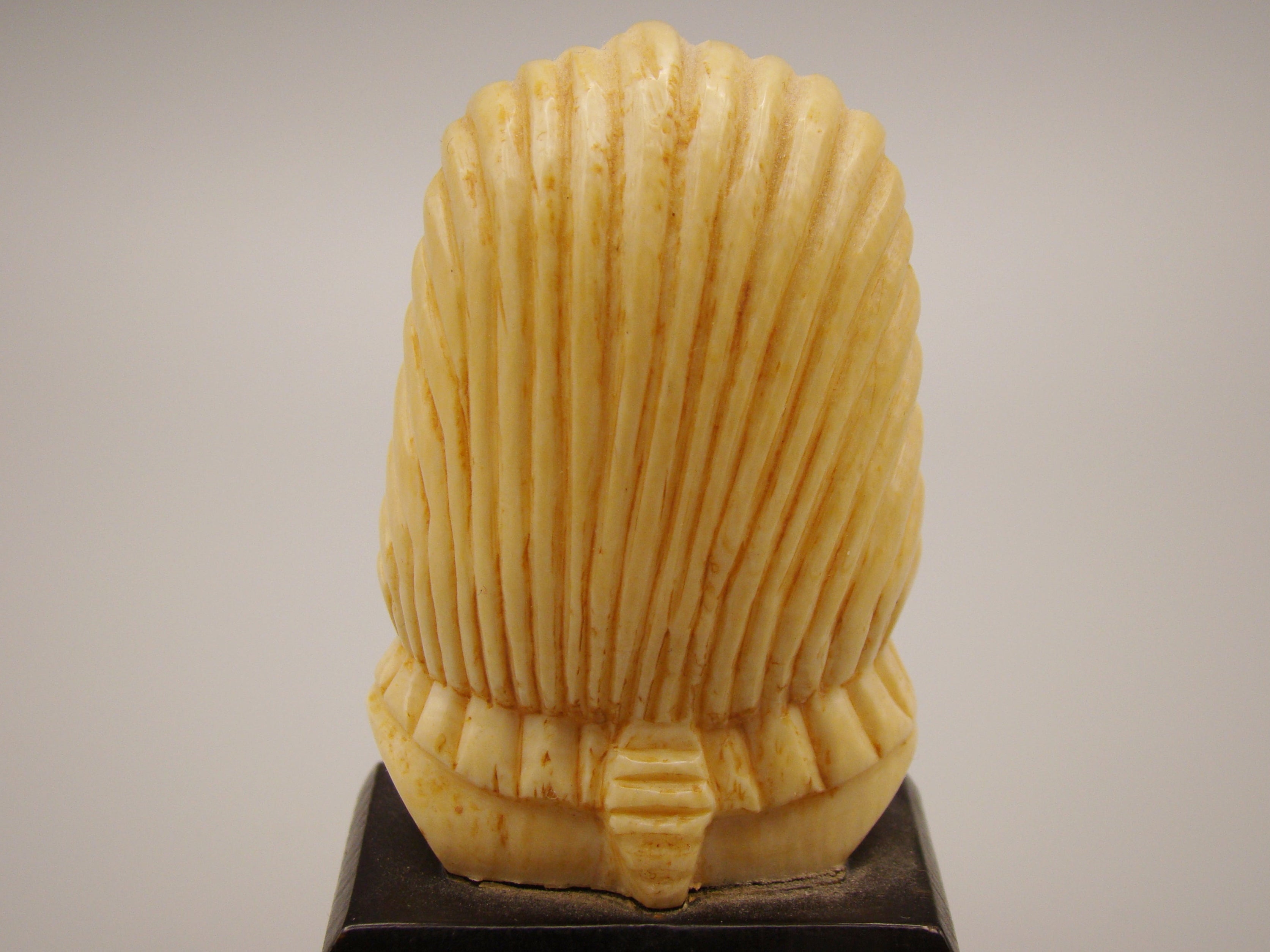 Antique Natural Elephant Ivory Figur - Handcarved - Kingdom of Antique Arts