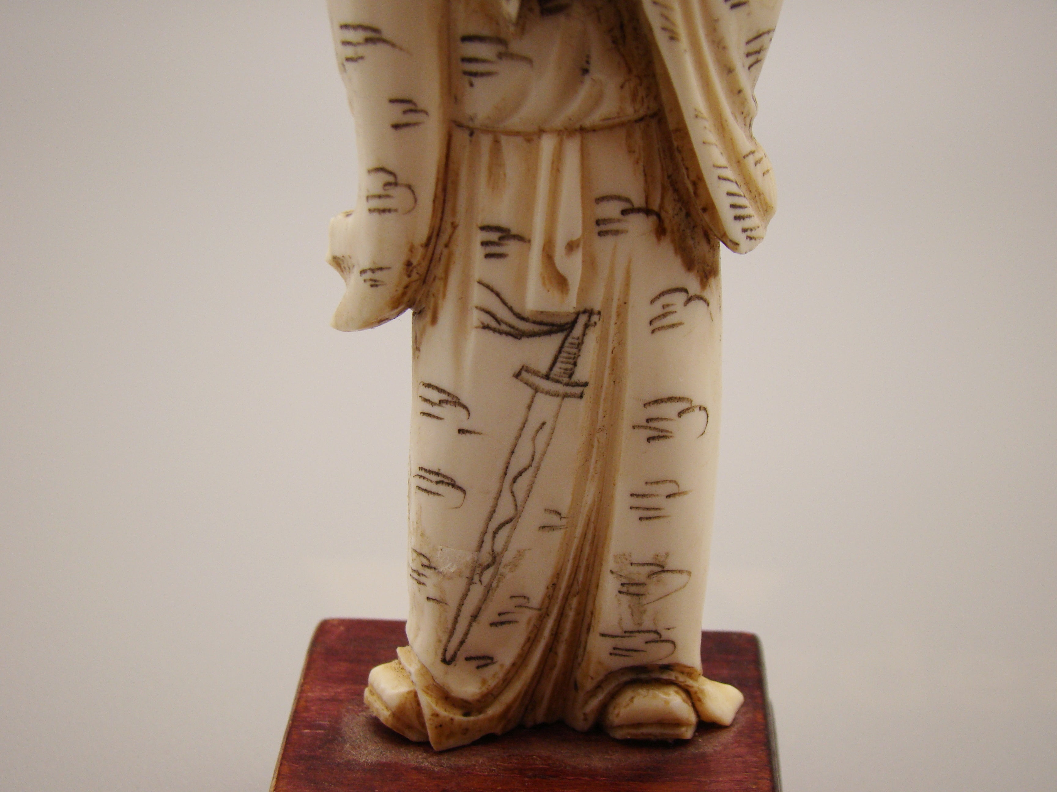 Antique Natural Elephant Ivory Figur - Handcarved - Netsuke Signed - Japan - Kingdom of Antique Arts