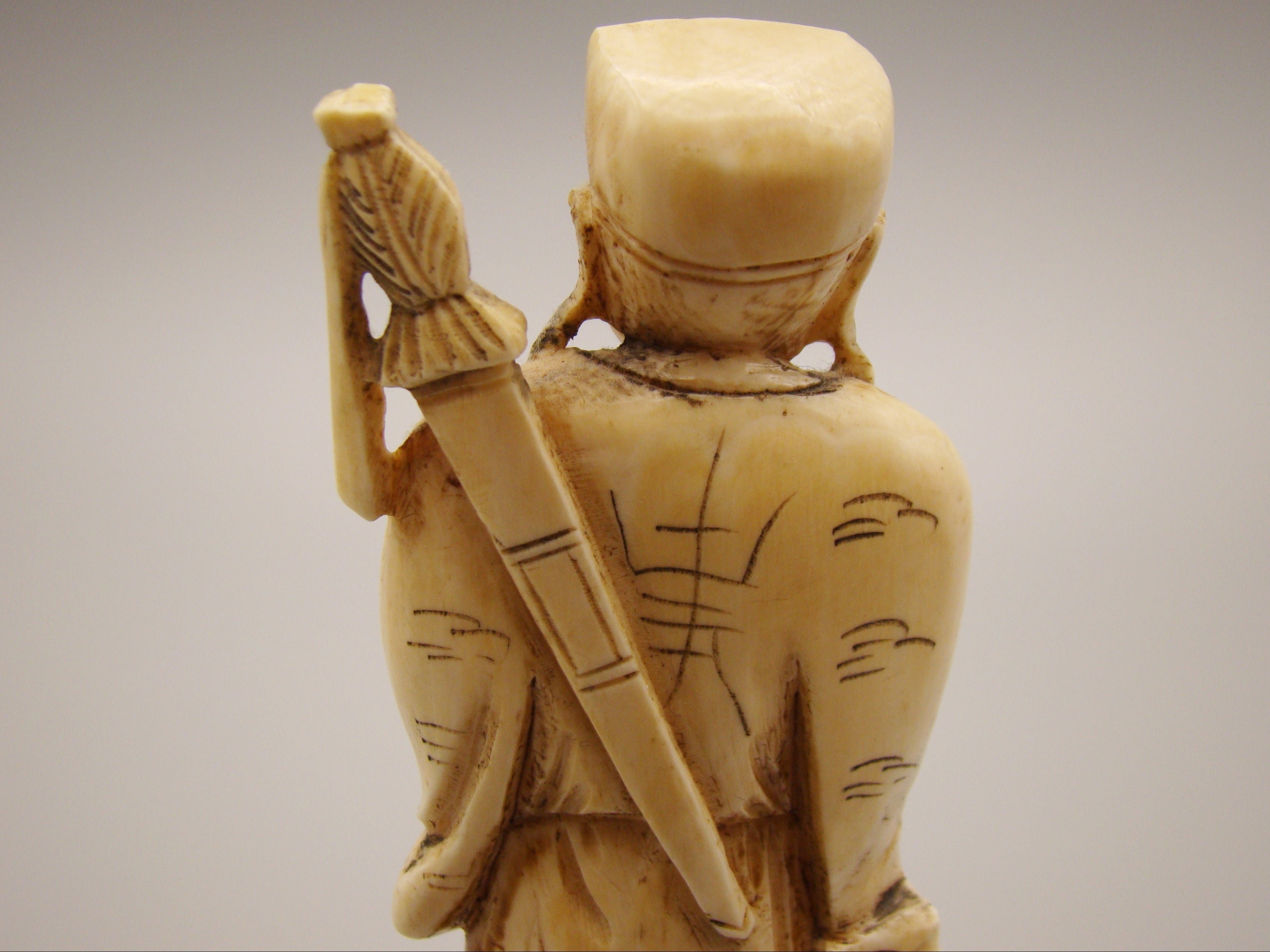Antique Natural Elephant Ivory Figur - Handcarved - Netsuke Signed - Japan - Kingdom of Antique Arts