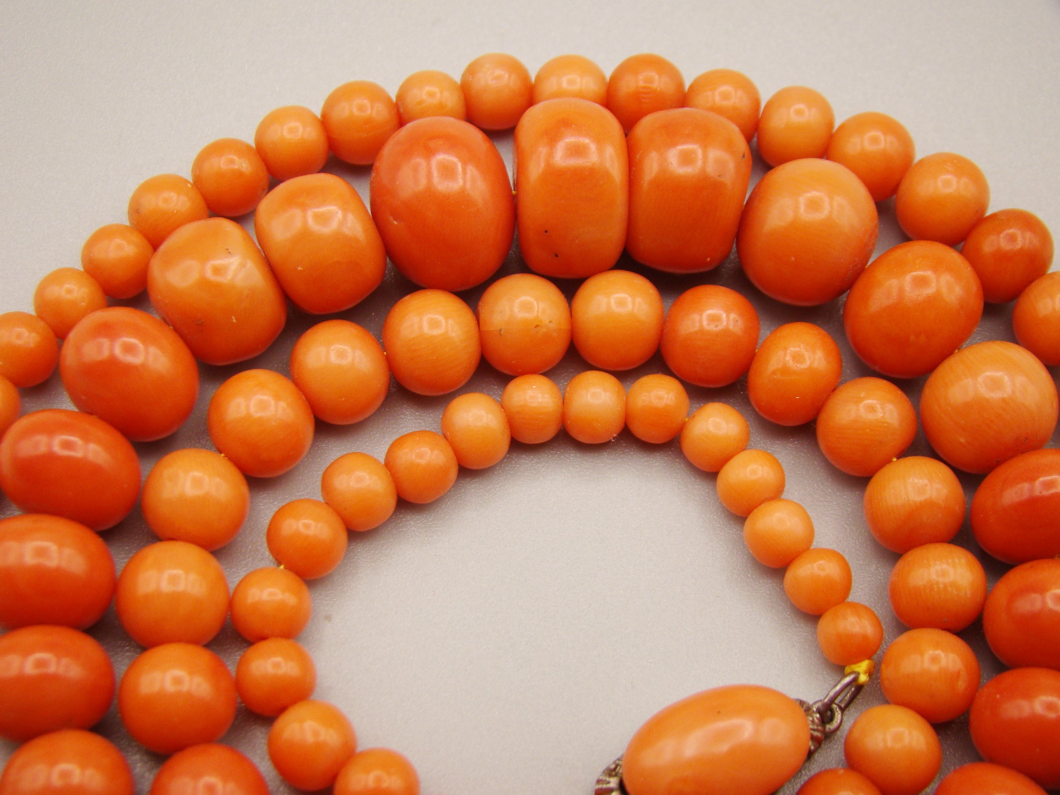 antique coral, natural coral, undyed coral, dark orange coral, Italian coral, pacific coral, Sardinian Coral, sea coral, Mediterranean coral, Mediterranean necklace, Mediterranean chain, coral necklace, handcarved coral, 18 karat gold clasp