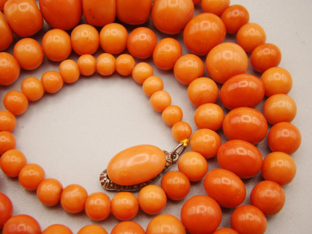antique coral, natural coral, undyed coral, dark orange coral, Italian coral, pacific coral, Sardinian Coral, sea coral, Mediterranean coral, Mediterranean necklace, Mediterranean chain, coral necklace, handcarved coral, 18 karat gold clasp